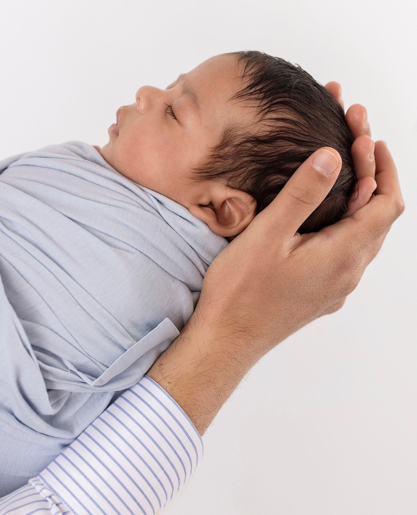 Sleepy, simple, and timeless. Safe in your hands.⁠
.⁠
.⁠
.⁠
#PhotographerBlog #AlbumnsofFamily  #FamilyPortraitSession #NewbornPhotographers #NewbornPhotographyProps #NewbornPhotoshoot #NewbornInspiration #PhotographyBackdrops #TheEverymom #TheBump #