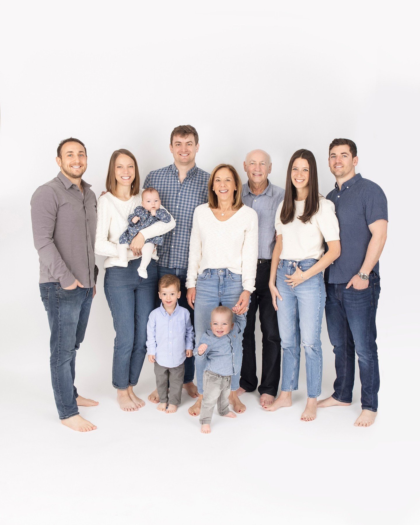 Pro tip for a large family outfit guide: You pick three colors and have everyone stick to those choices! Everyone in the photo got the memo. 
.
.
.
#FamilyPortraitSession #FamilyPhotoSession  #SpringFun #NewbornPhotographers #MothersDay #FamilyPortra