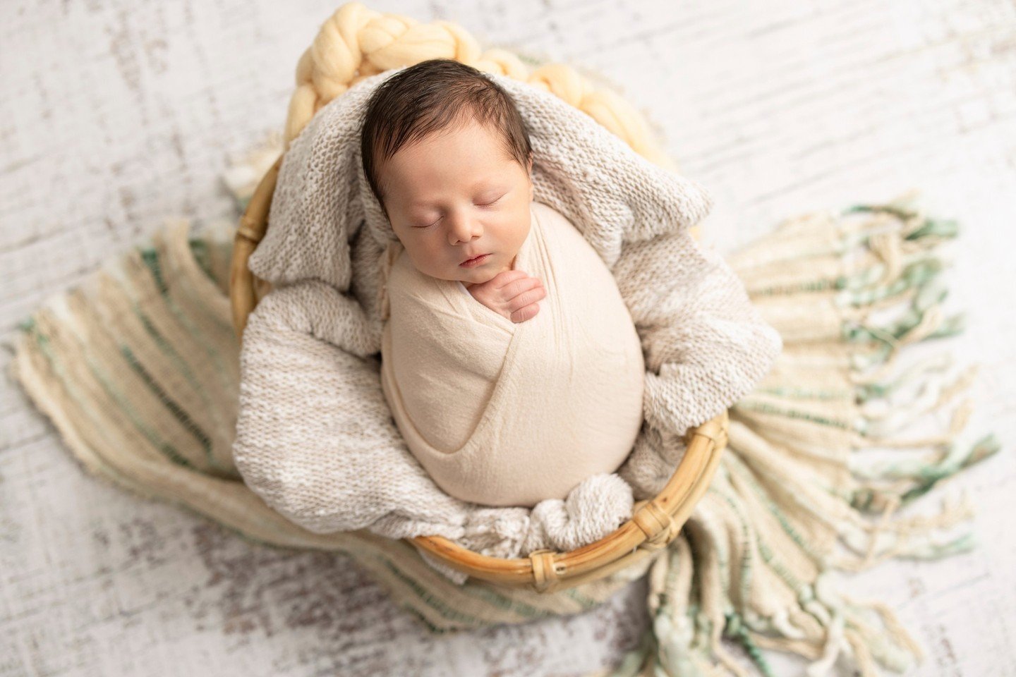 All bundled up and ready for the world! 🌎 ⁠
.⁠
.⁠
.⁠
#FamilyPortraitSession #NewbornPhotographers #NewbornPhotographyProps #NewbornPhotoshoot #NewbornInspiration #PhotographyBackdrops #TheEverymom #TheBump #NJFamilyPhotographer #NJFamily #Motherhood