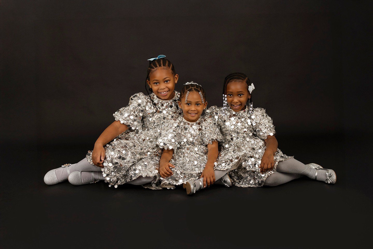 Three sisters, triple the sparkle ✨⁠
Holiday magic looks extra good on them.⁠
⁠
✨ Only 2.5 weeks of Holiday Sessions left and spots are very limited &mdash; if you still need photos, now&rsquo;s the time!