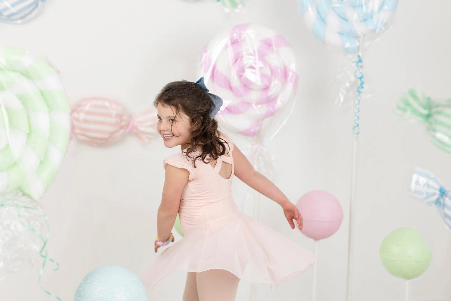 A sweet reminder that this Valentine&rsquo;s Day set is only here for one more week (and only a FEW spots left! Be sure to get your session in before it&rsquo;s gone, link in bio🍭🍬⁠
⁠
#NewMoonPhotography #MontclairPhotographer #MontclairNJ #NJPhoto