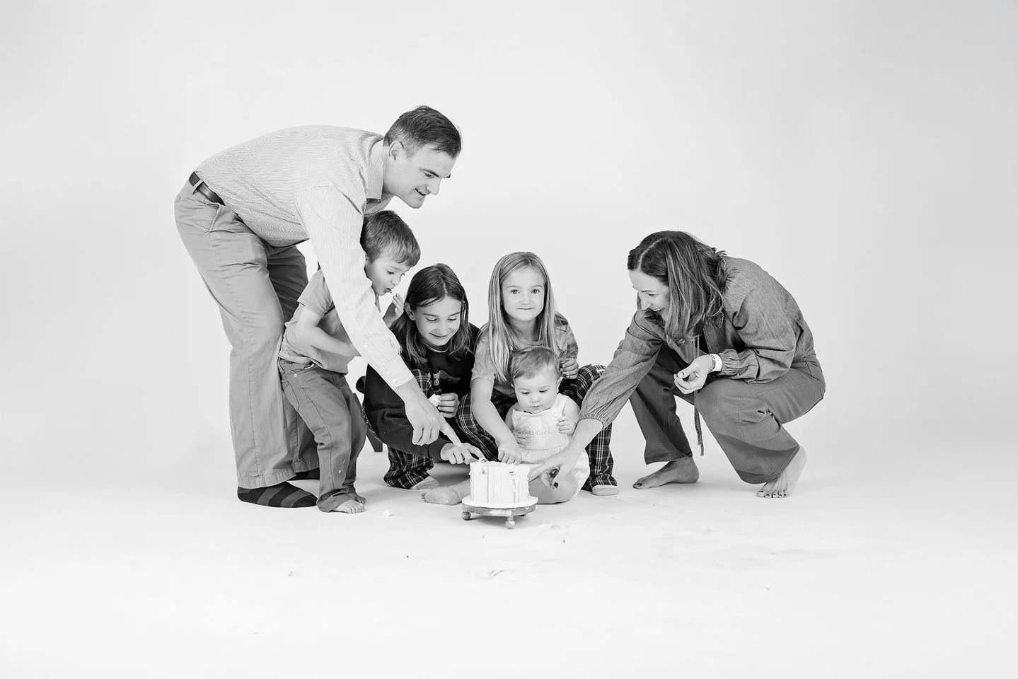 One tiny cake, one big milestone. Cake smashes doesn't have to be a solo moment. The whole family is always welcome to jump in and celebrate 🎂⁠
⁠
#MontclairNJPhotographer #EssexCounty #NJPhotoStudio #FirstBirthday #Cakesmash #Family #Children⁠