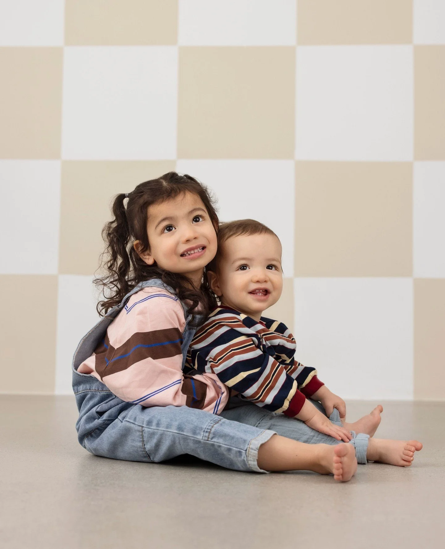 Better together. Sibling moments like this always melt our hearts. You guys are already loving this new background!⁠
⁠
#NewMoonPhotography #MontclairMoms #MontclairPhotographer #Photography #Family #Children