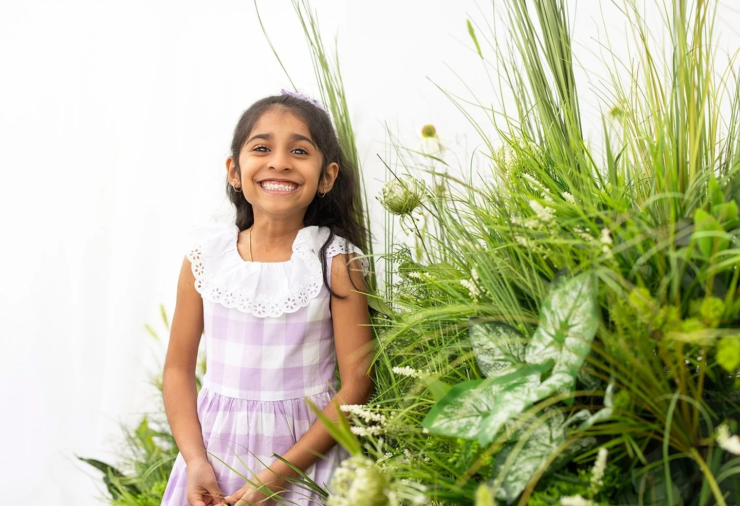 She brought the smile, we brought the spring🌿 Our Urban Botanical set brings all the spring greenery (and none of the pollen!).

#MontclairNJ #MontclairPhotographer #FamilyPhotography #Children #Family #SpringPhotos