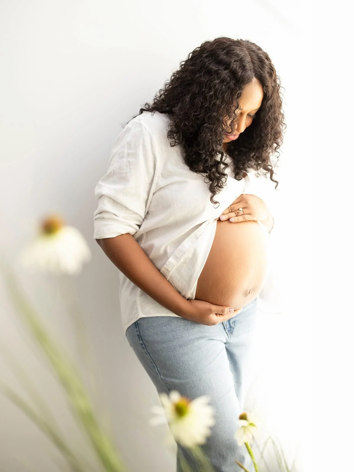This mama is glowing💕 Our urban botanical set is also perfect for maternity sessions🌻

#MontclairNJ #MontclairPhotographer #PhotoStudio #Family #Maternity