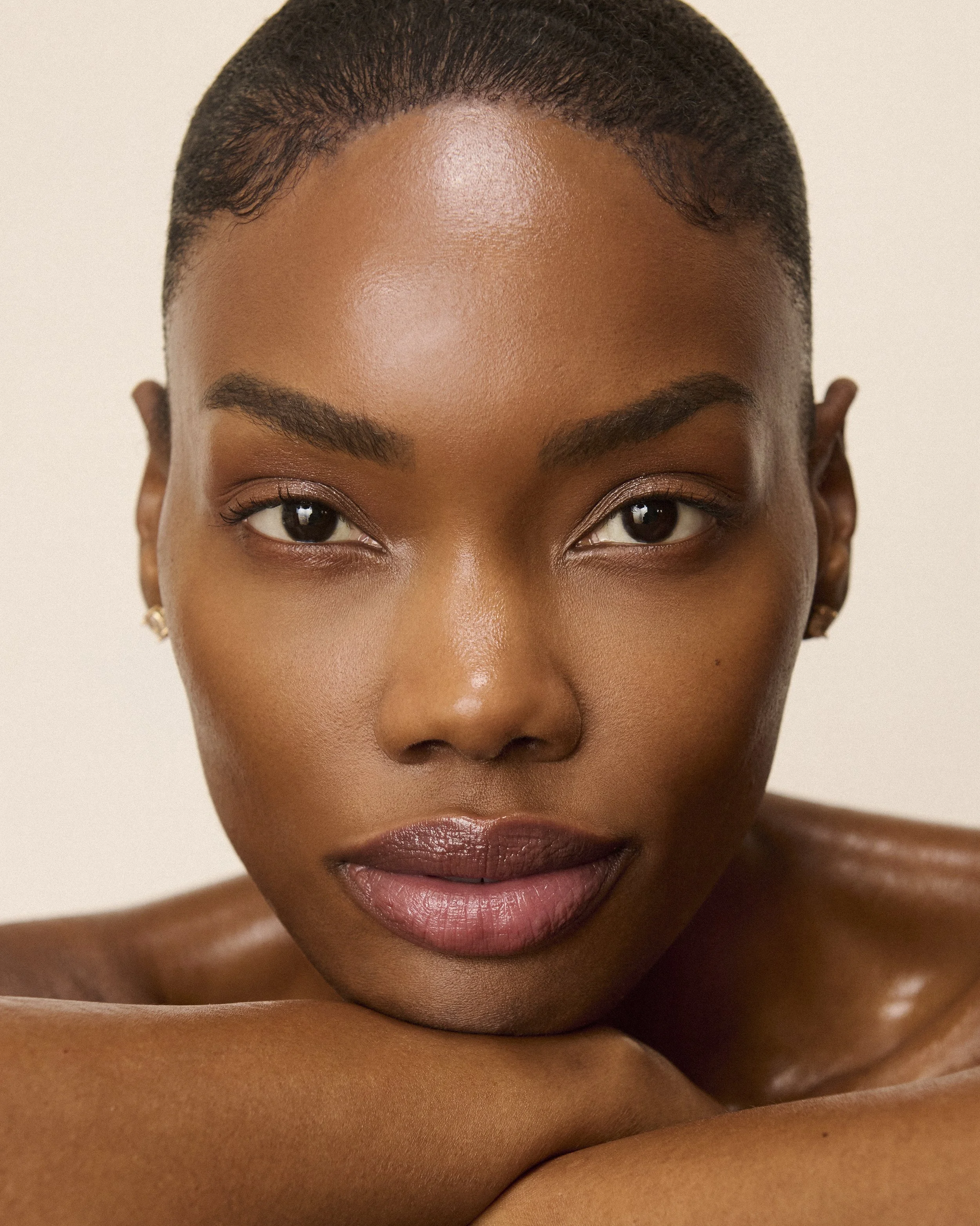 Modern beauty and skincare photography by Alena Saz 