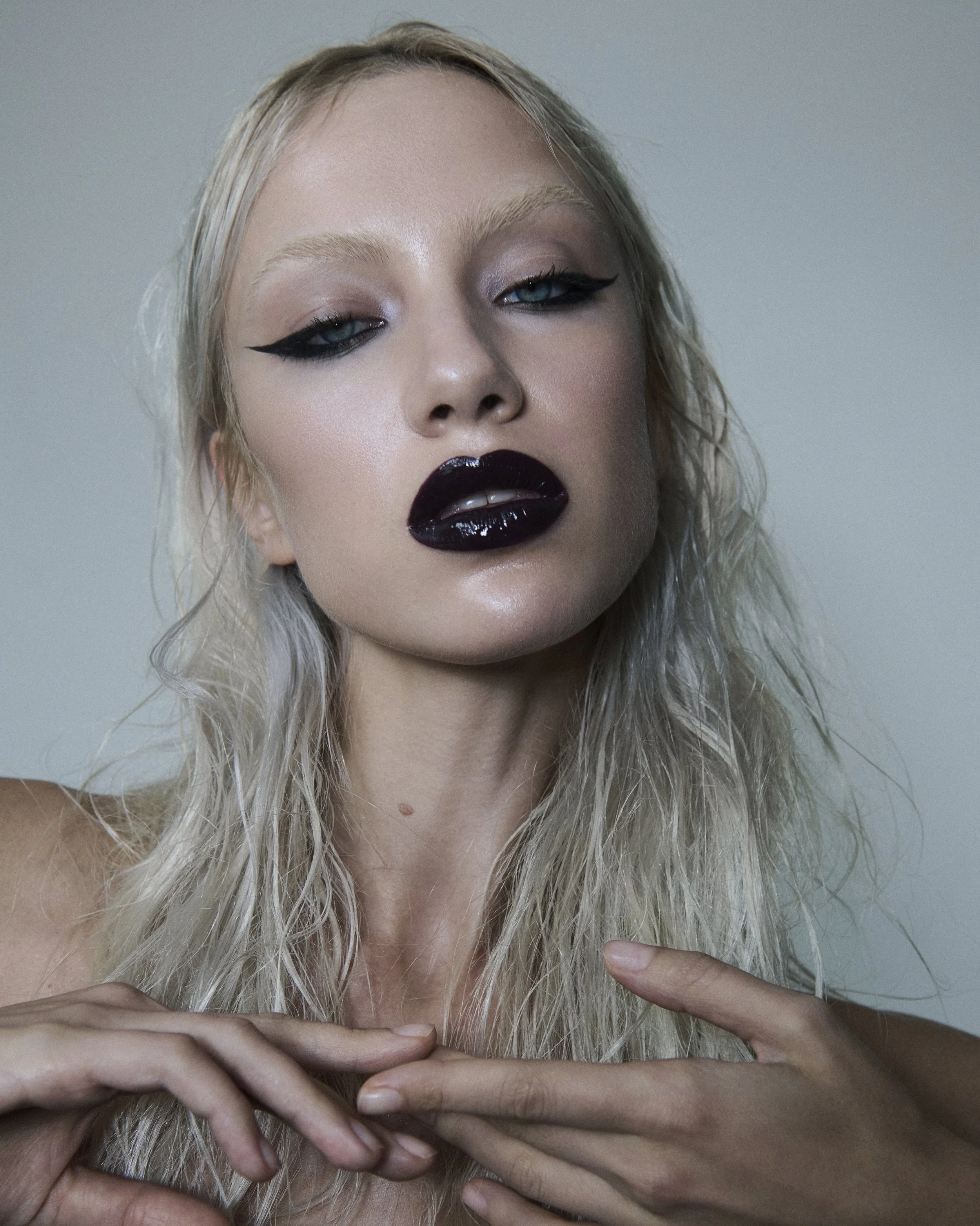 Modern Beauty by Alena Saz 