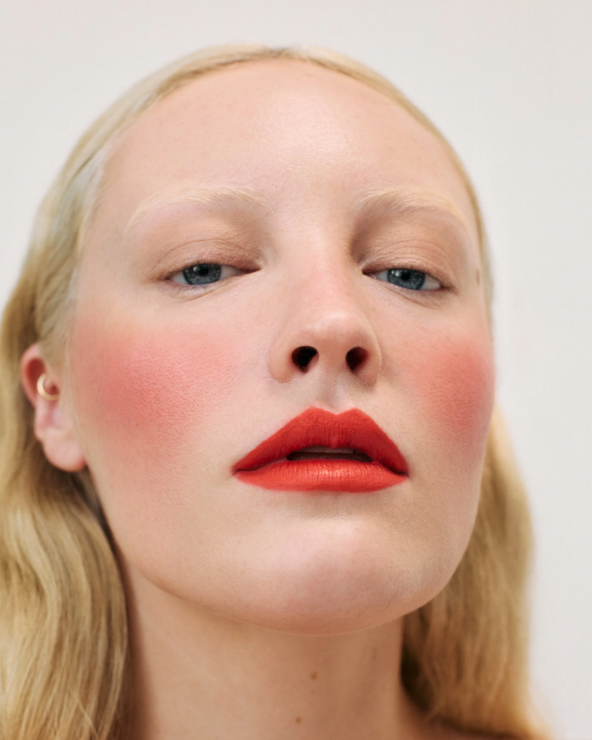 Photo @alena_saz @seenartists
Model @ashlyn.lie
Makeup artist @bethfollertmakeup using @merit
Hair @michaela_lew