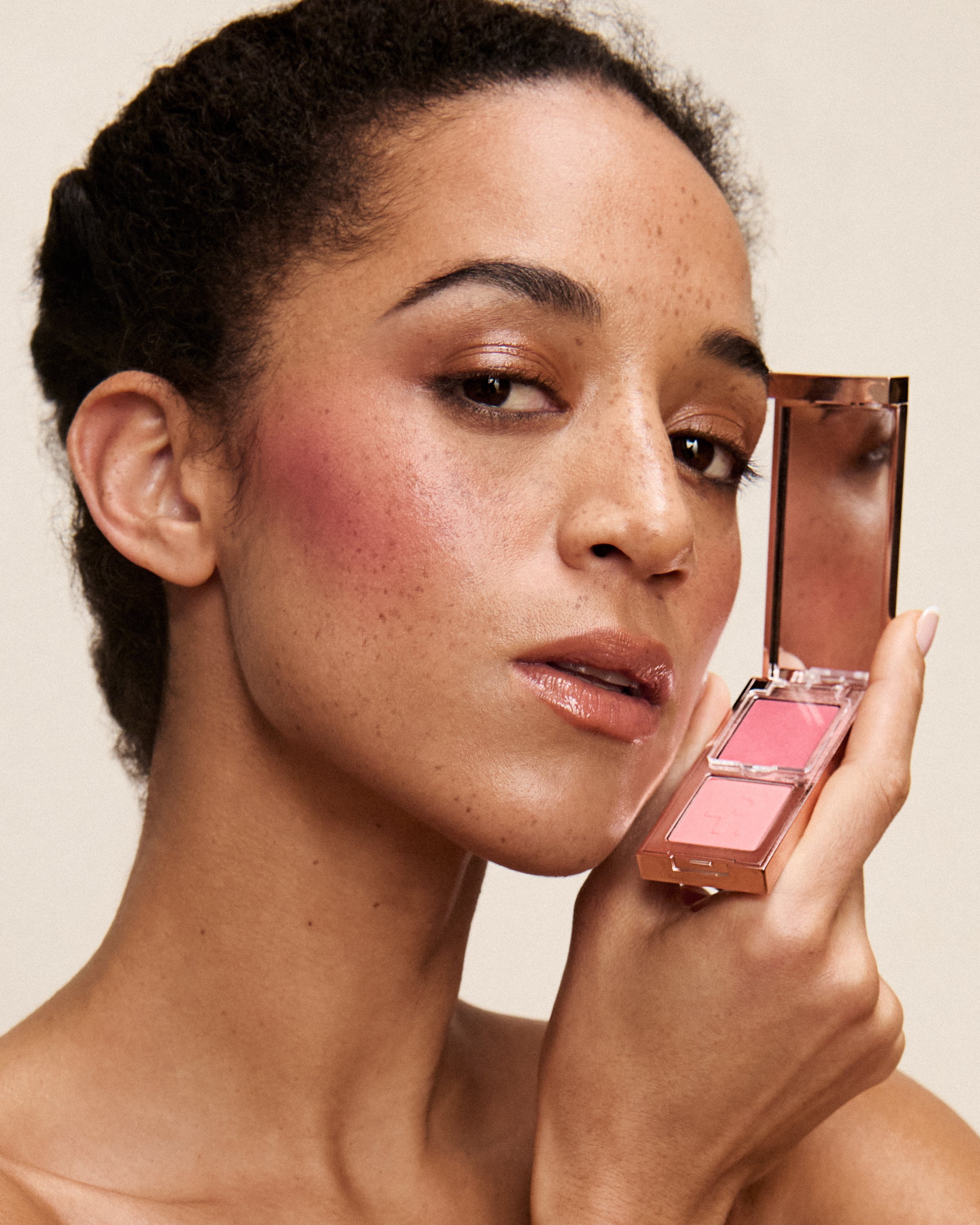 Modern beauty and skincare photography by Alena Saz 