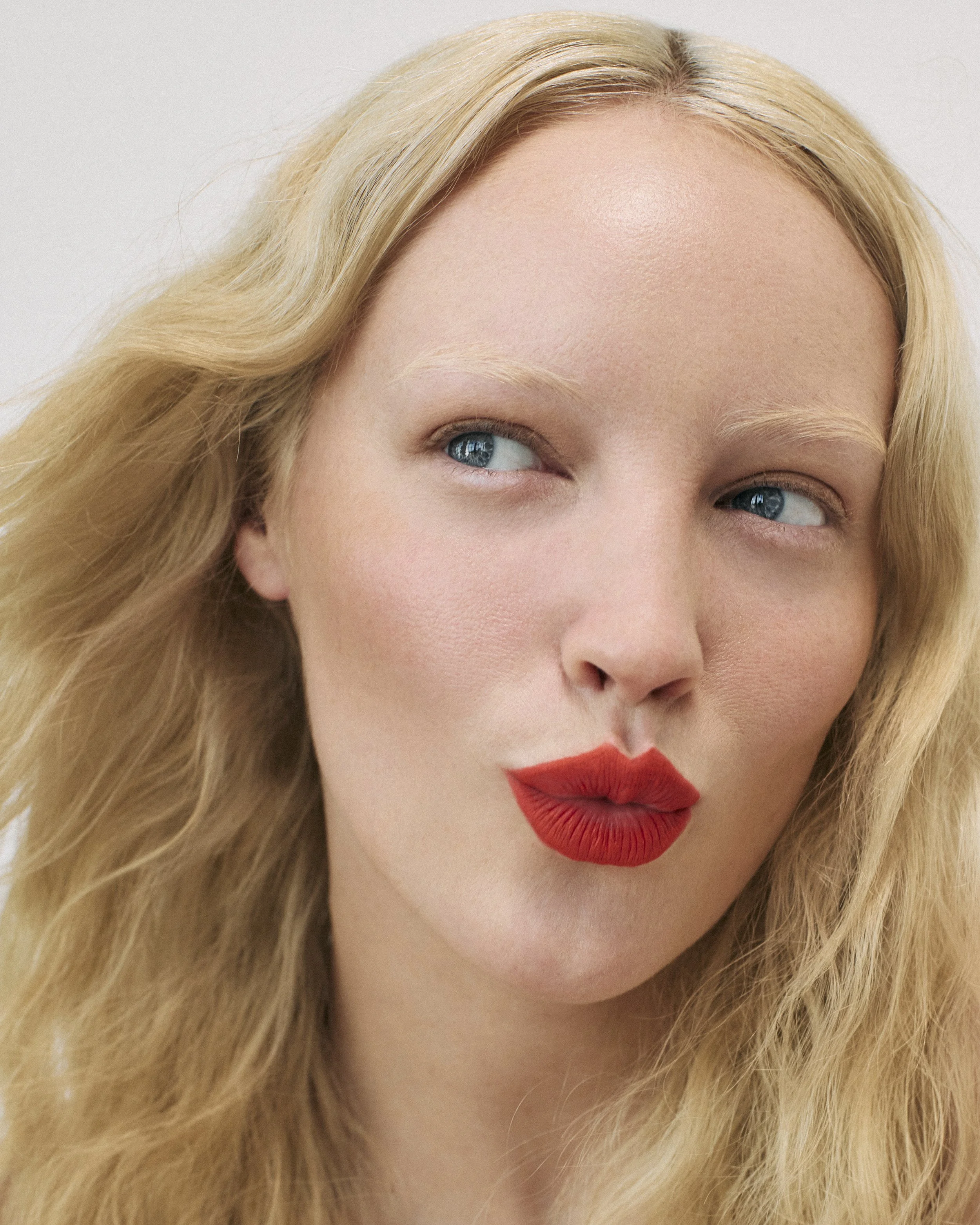 Photo @alena_saz @seenartists
Model @ashlyn.lie
Makeup artist @bethfollertmakeup using @merit
Hair @michaela_lew