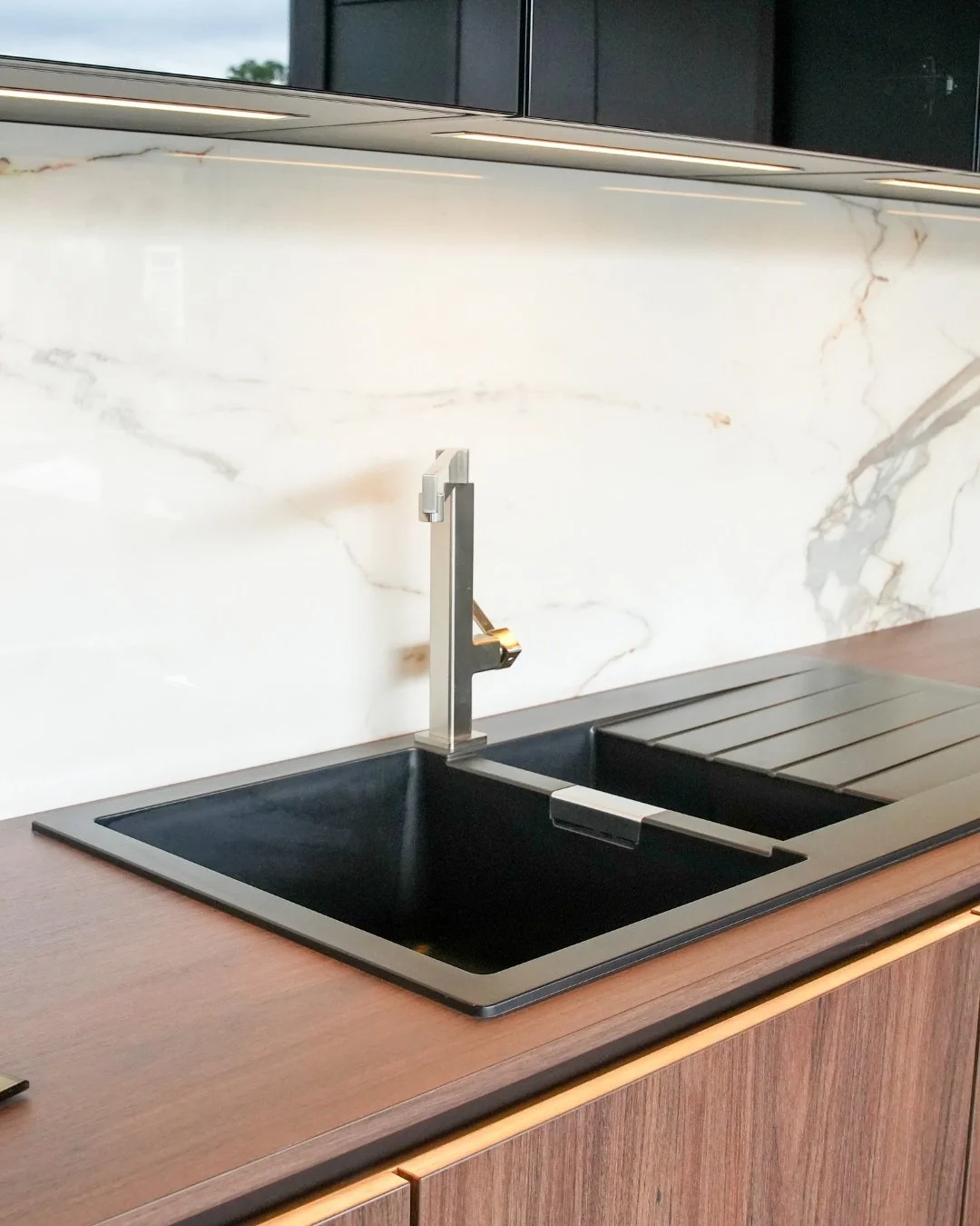 Would you choose a marble splashback in your kitchen? ✨

Marble splashbacks have have long been a popular choice for kitchen finishes, and it&rsquo;s easy to see why. Its timeless look, natural patterns and ability to add instant elegance making it a