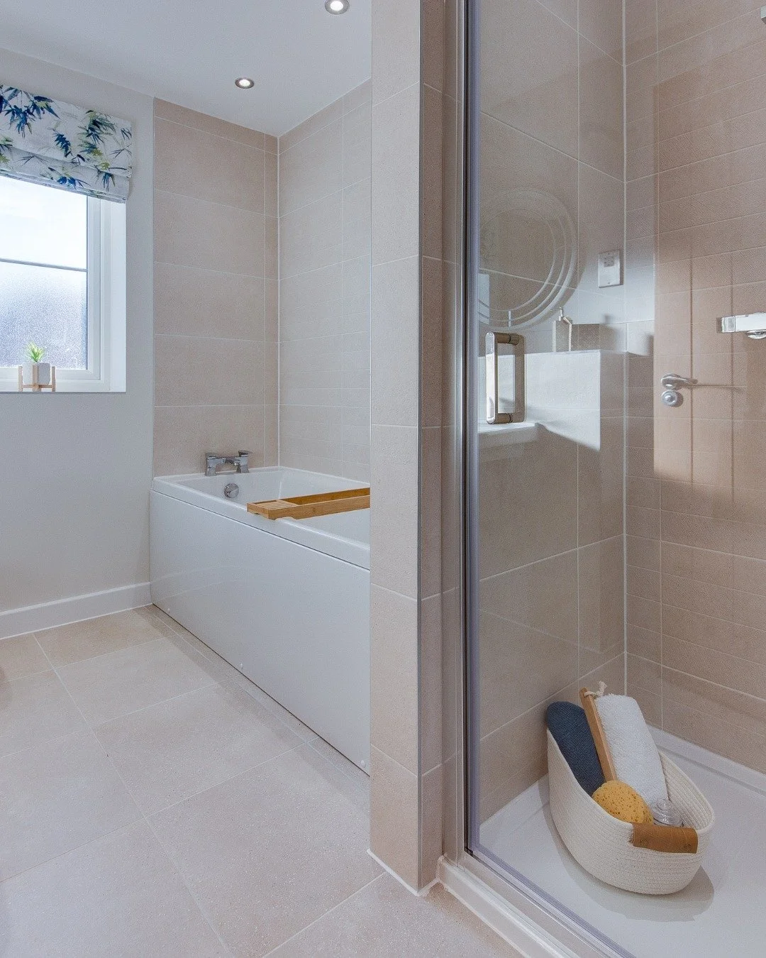 In our homes, you&rsquo;ll find beautifully finished bathrooms featuring @porcelanosa tiles, chosen for their quality, durability and timeless style. 

Soft neutral tones create a light, spacious feel, while premium fittings and clean lines keep the 