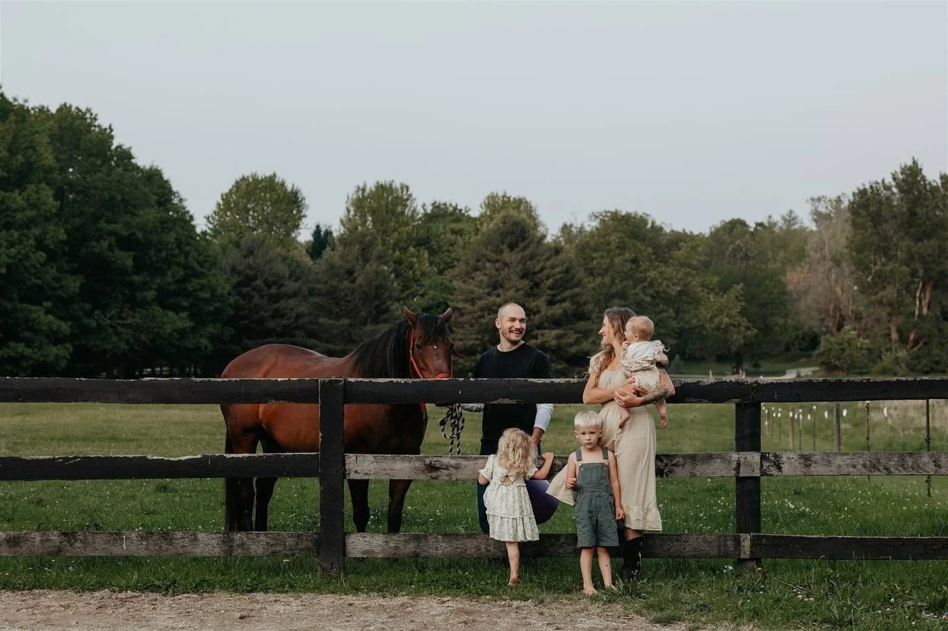 Family photos goal: drop posing expectations and let the kids be kids🌞