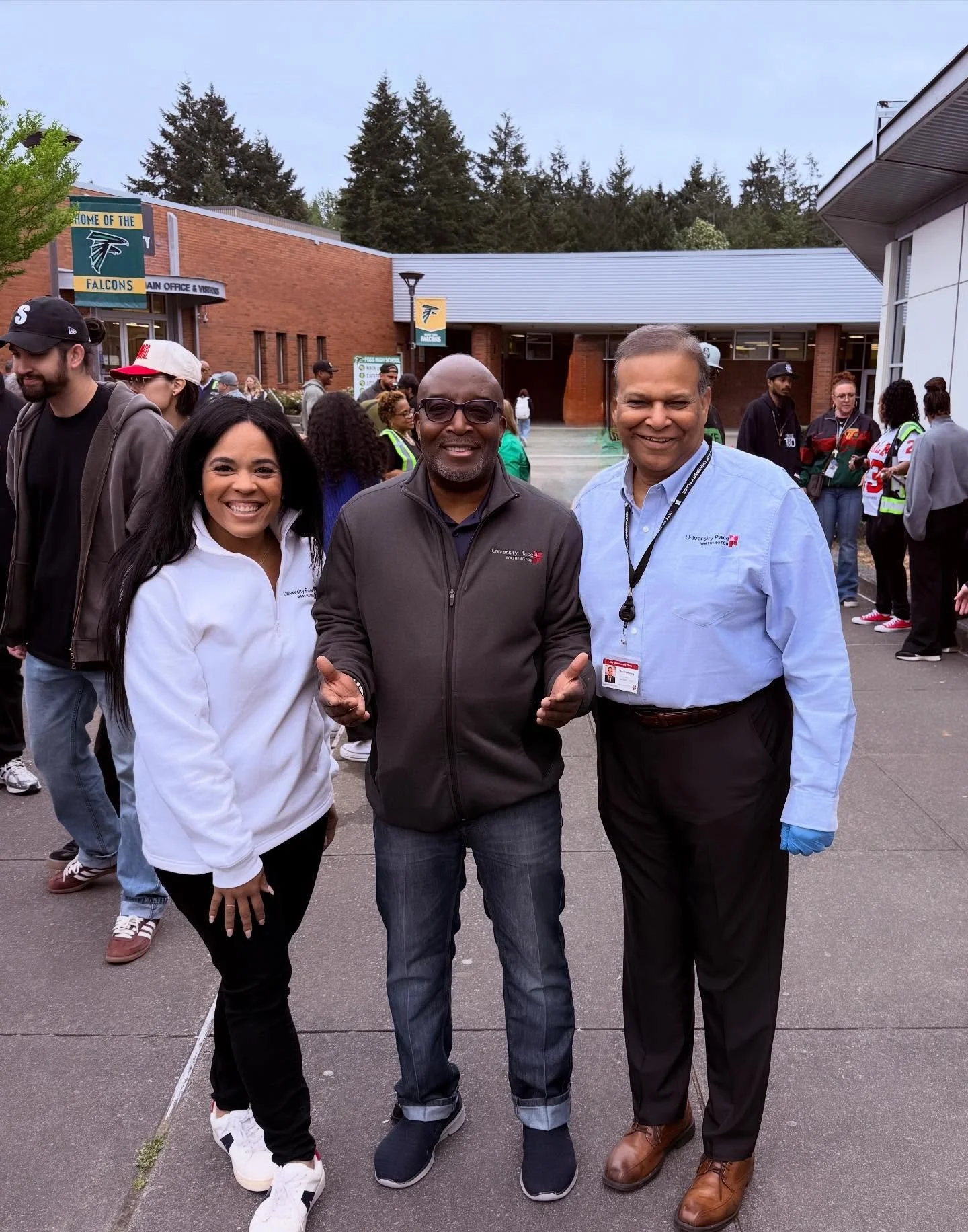 A GREAT morning serving alongside Mayor Flemming, 
Council Member Boykin, many other Elected Officials and leaders @fosshighschool! 

Never underestimate the power of showing up for our kids, what it will mean to them now and how they will remember i