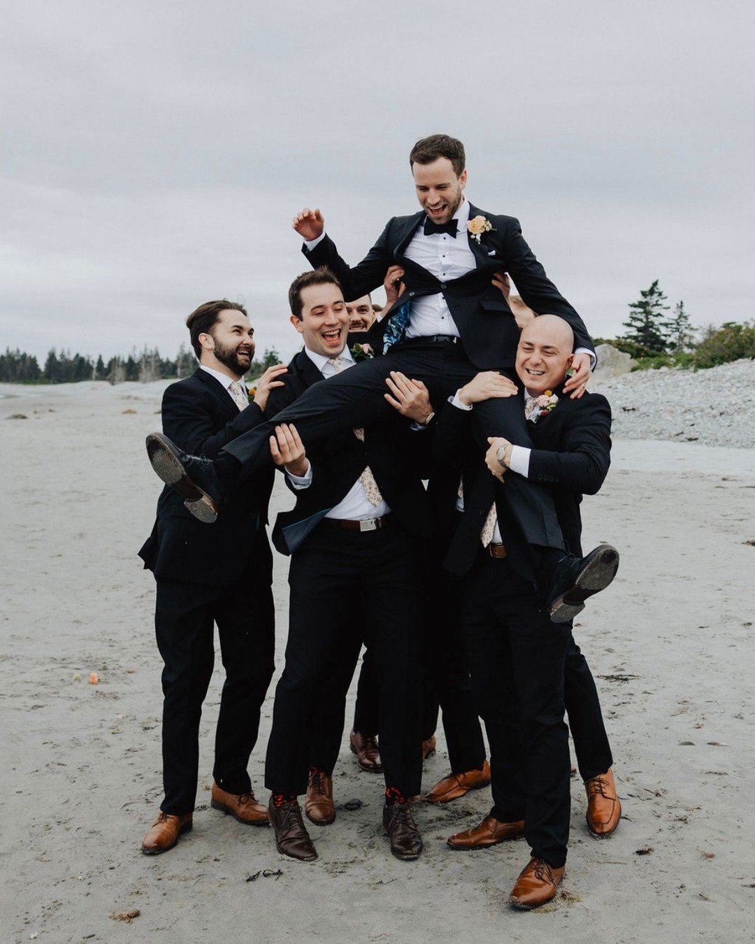 When bringing your unique wedding vision to life, it's important to me to create custom florals for the groom and his crew too! 

Photography: @dave_and_pring
Planning: @grayweddingsandevents
Venue: @whitepointbeachresort 
Bride: @rach_weagle
.
.
.

