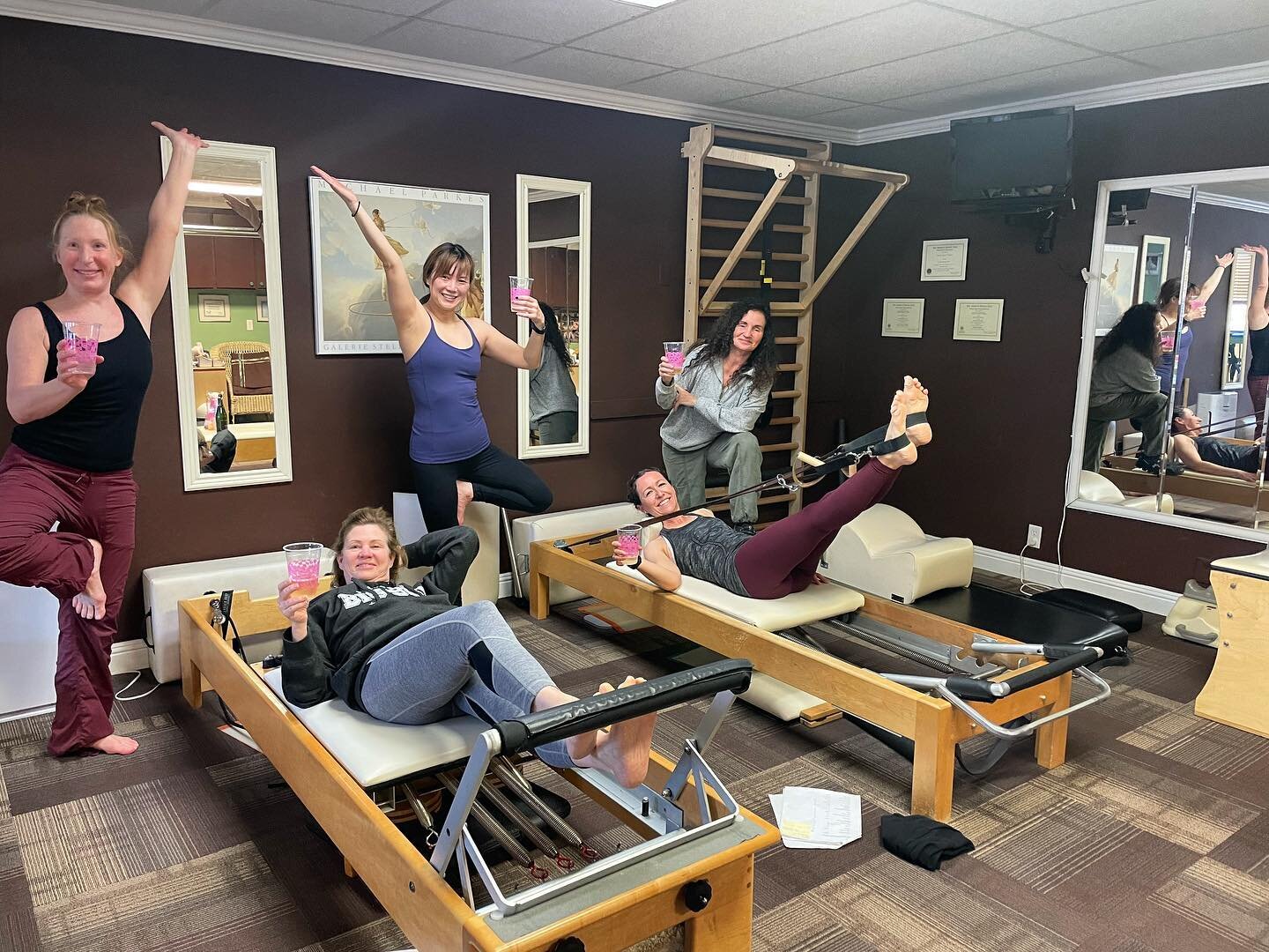 Happy Thursday!!❤️❤️❤️🥳 
.
.
.
.
#contracostapilatescenter #pilates #classicalpilates #pilateslovers #pilateslife #pilateshappyhour #classicalpilatesstudio #joesephpilates #happythursdayworkout #happythursday #pilatesreformer #pilateslife #pilateslo