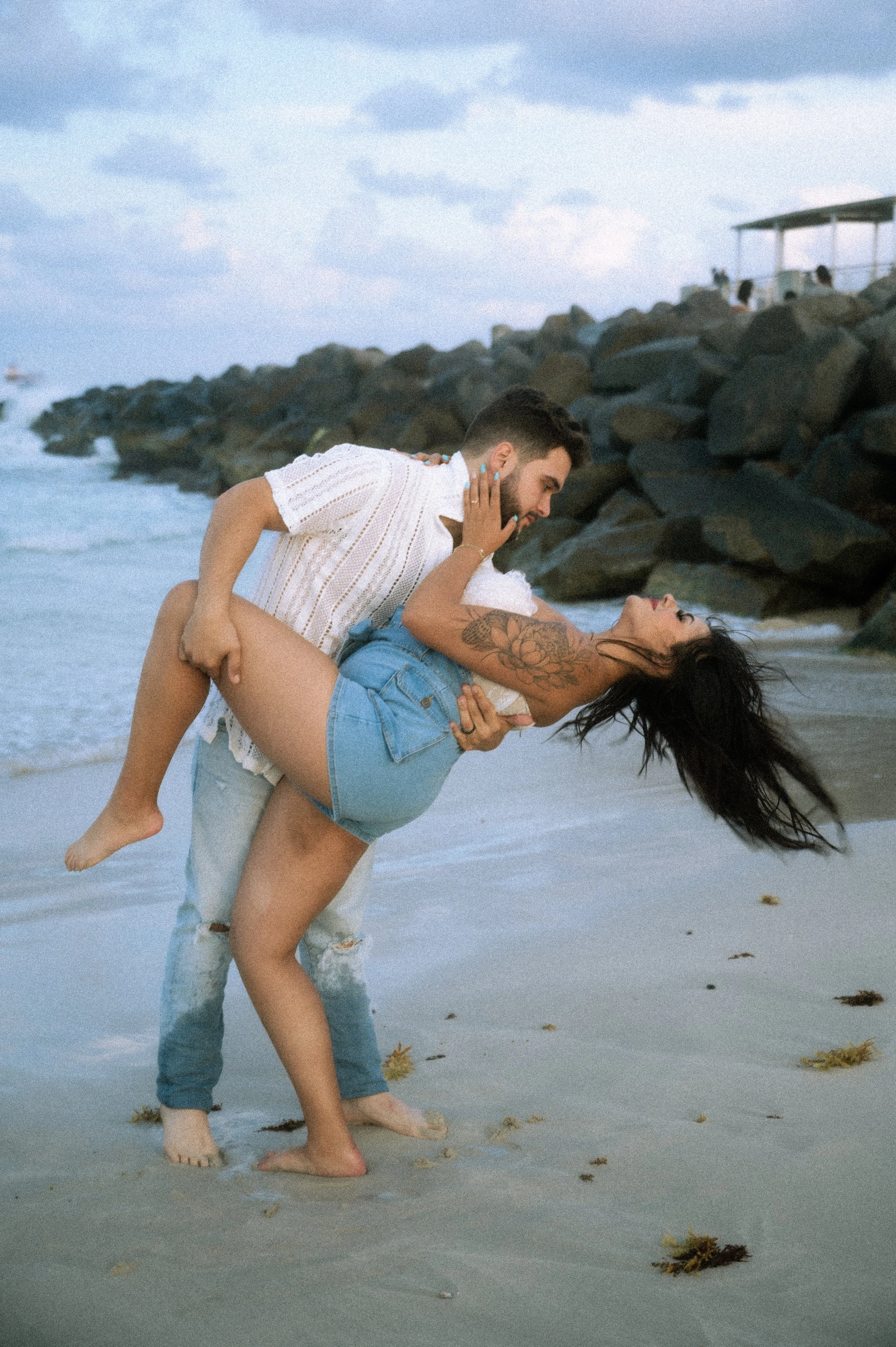 southpointe-beach-engagement-photosession-photography-couple-miami-beachphotosession-259.jpg
