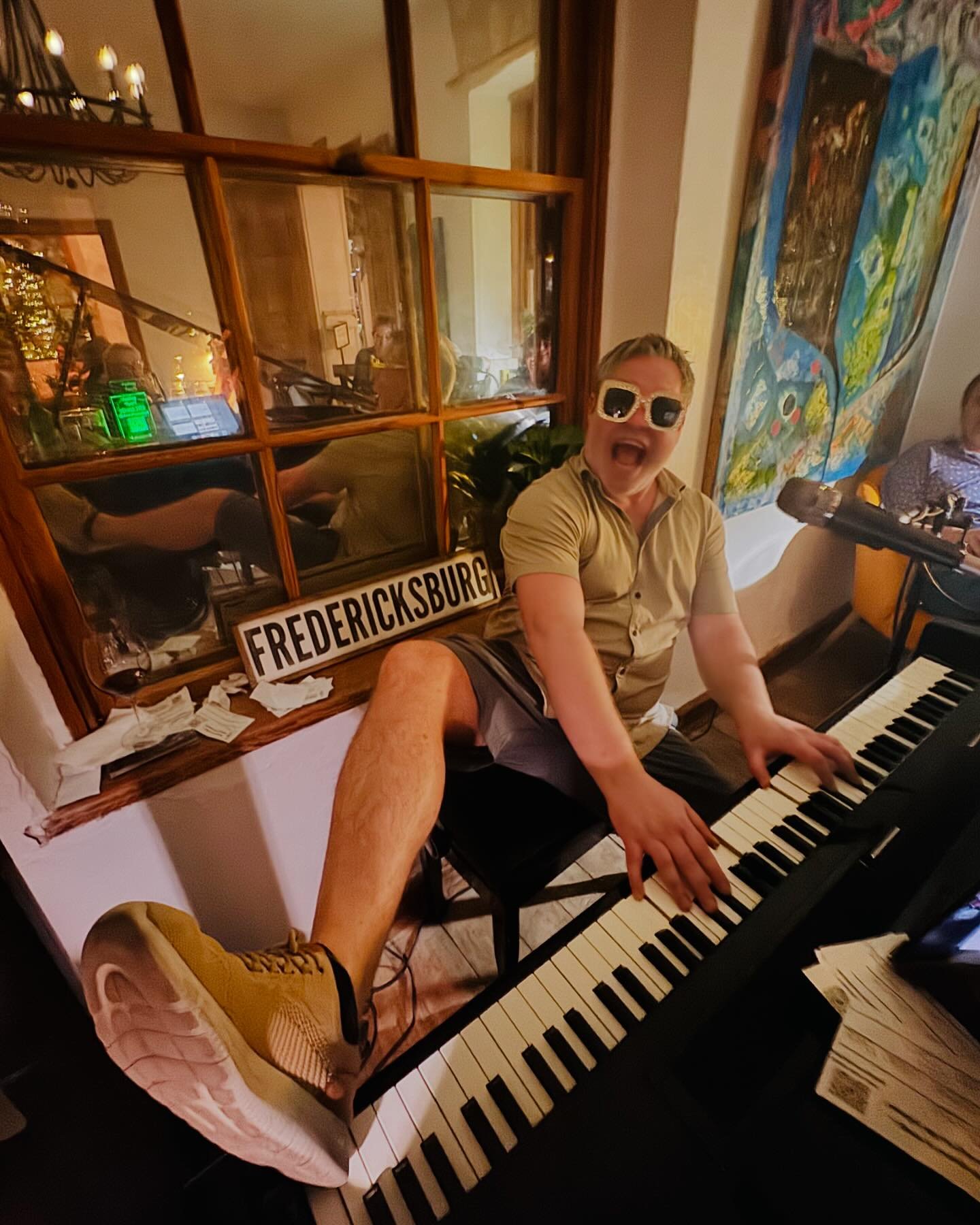 Piano Bar was a BLAST this weekend!!! Andy rocked it as usual! Come check out the only live piano bar in #fredericksburg every Friday and Saturday!! 🤩🎶🍷

#pianobar #livemusic #texastodo #fredericksburgtexas