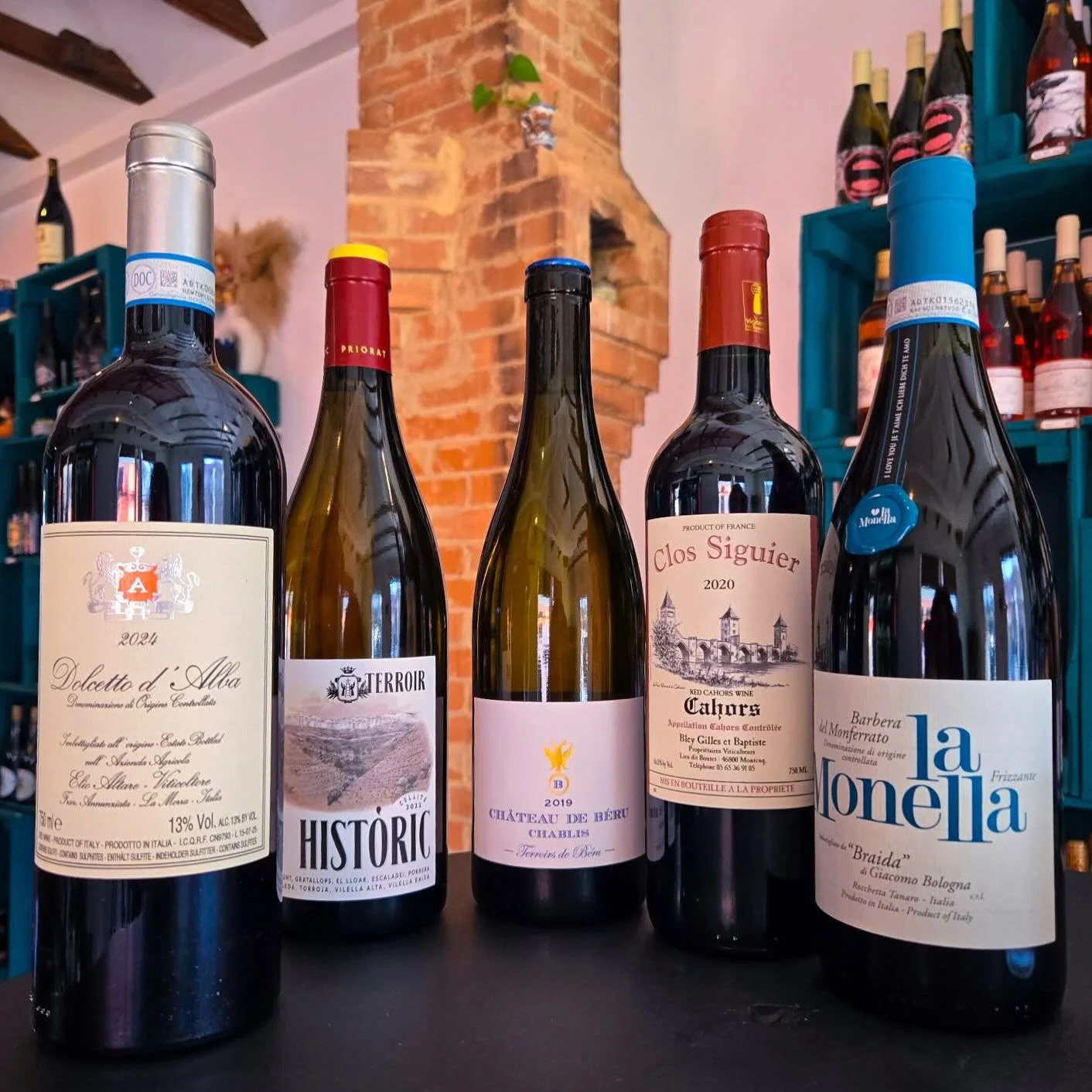 We&rsquo;ve got a fun line up tonight!
Don&rsquo;t sleep on that Elio Altare Dolcetto d&rsquo;Alba or the Terroir al Limit Priorat Blanca. Those are definitely candidates for your spring bottle rotation.

⚡️Hot-Tip: If you&rsquo;re looking for someth