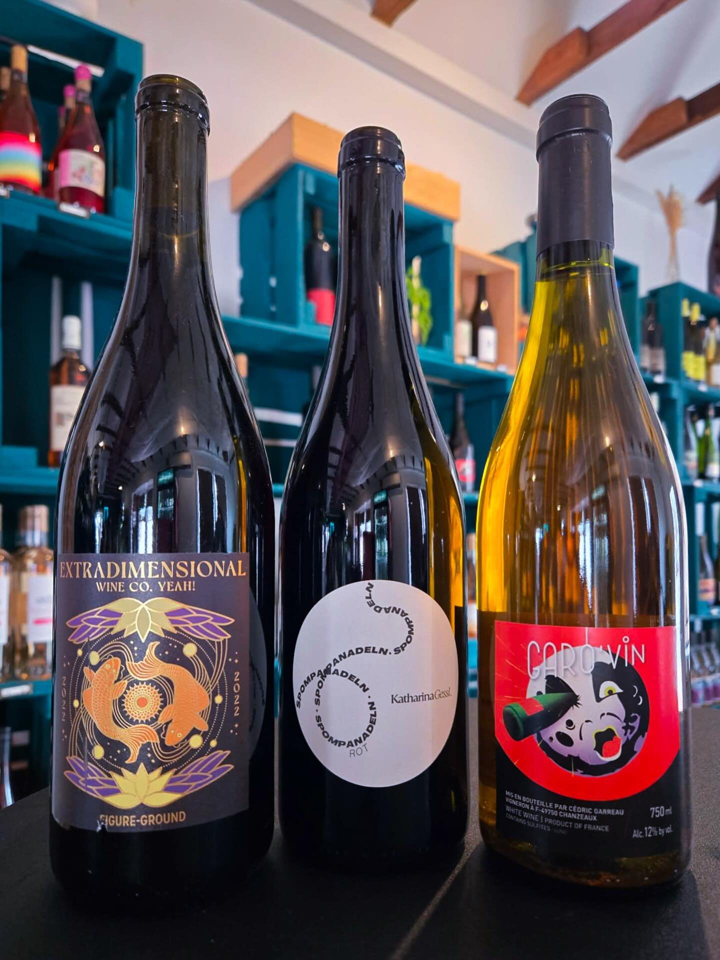 We&rsquo;ve got more rainy days ahead. Here&rsquo;s what we&rsquo;re cozied up with right now (as we binge PONIES😆)&hellip;Stock up!

🌌 Extradimensional Wine Co. &ldquo;Yeah&rdquo; 

🫟Katharina Gessl &ldquo;Spompanadeln Rot&rdquo;

🚀Garovin Orang