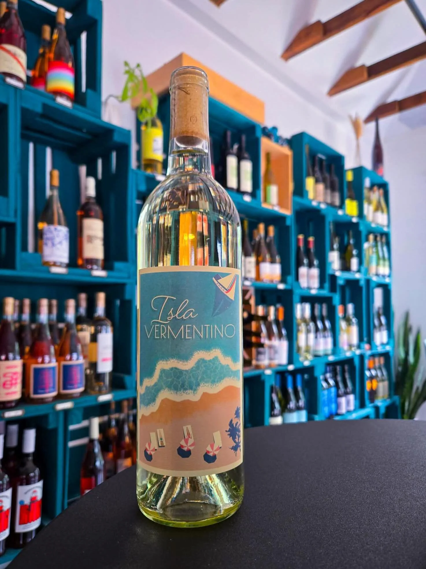 We&rsquo;ve got some fresh new wines in the shoppe this week. Let&rsquo;s check the board&hellip;👩🏻&zwj;🏫:

💅Day Wines &ldquo;Isla&rdquo; - a big palate of fresh, lean fruit with crushable minerality.

 ⛰️ La Borde Noire &ldquo;Chair Blanche Marn