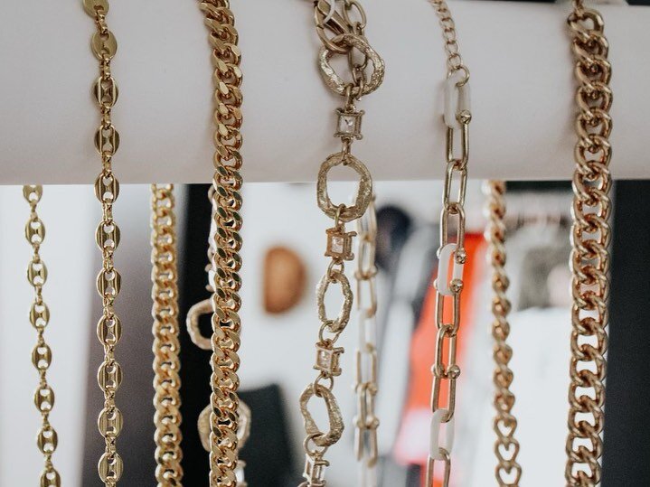Chains are everywhere and such an easy way to update your look. 
Pop into the store to get yours!

#accessoriesalwaysfit 
#chainjewelry #wintonboutique #mankatoshopping