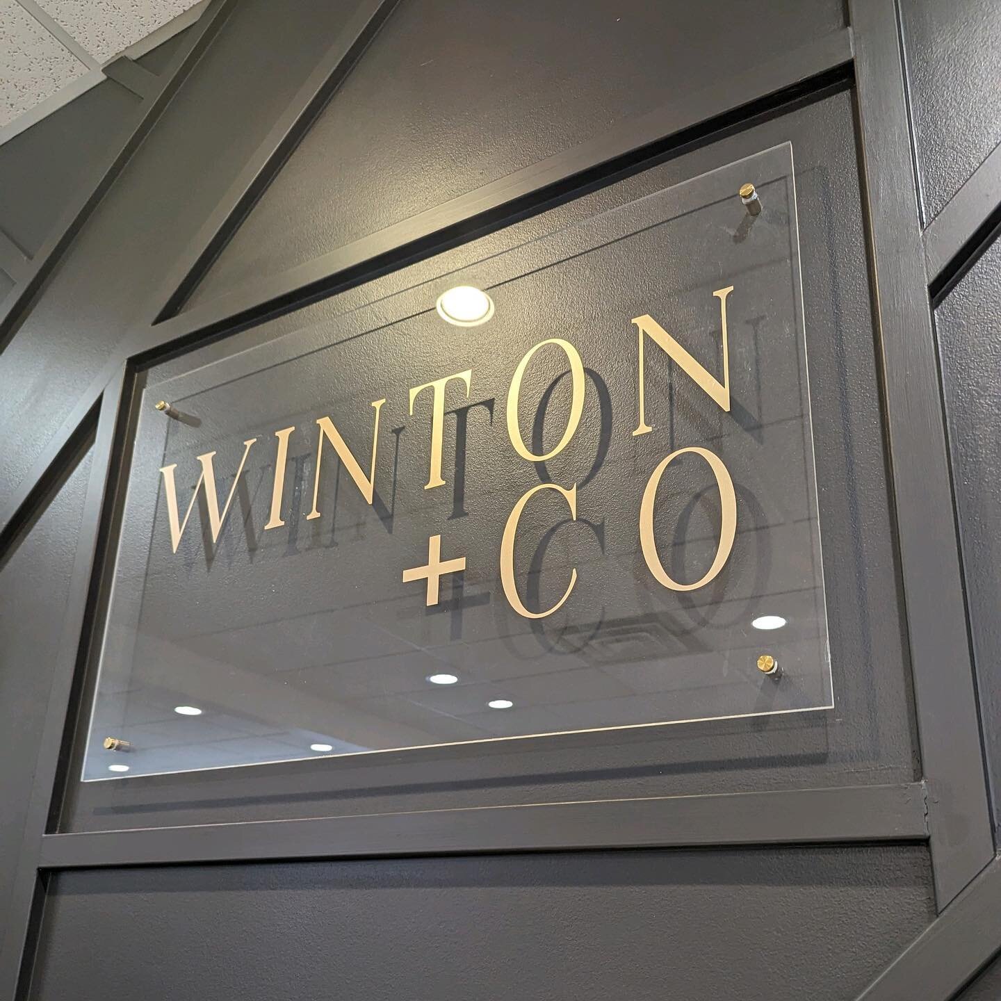 We love how it&rsquo;s all coming together! 

#boutiquesign #northmankatoboutique #wintonboutique