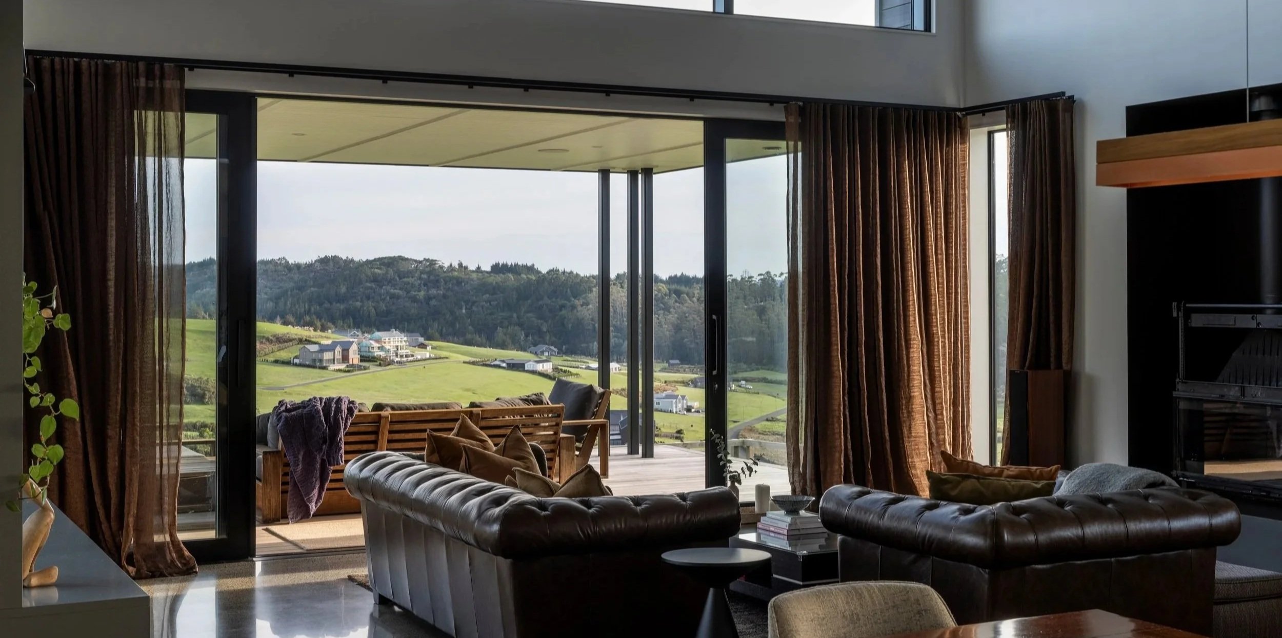 Architectural coastal home built by Ze Build in Auckland.