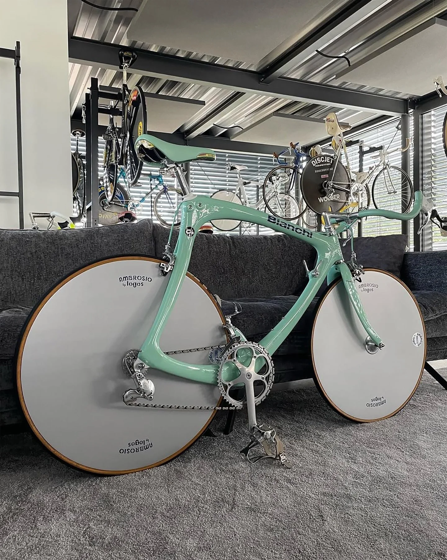 Legendary Bianchi C4

#marineechoes 

Credit: premiumcycling, ciclibattibecco, perfect_geometry
