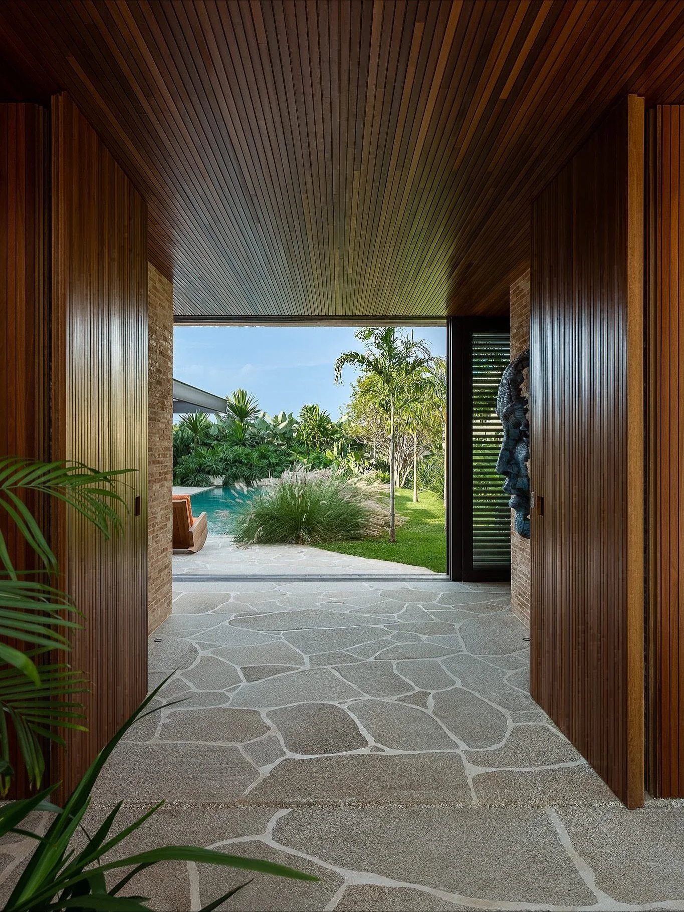 NZ House 

#oceanictears

Credit: Aguirre Arquitetura