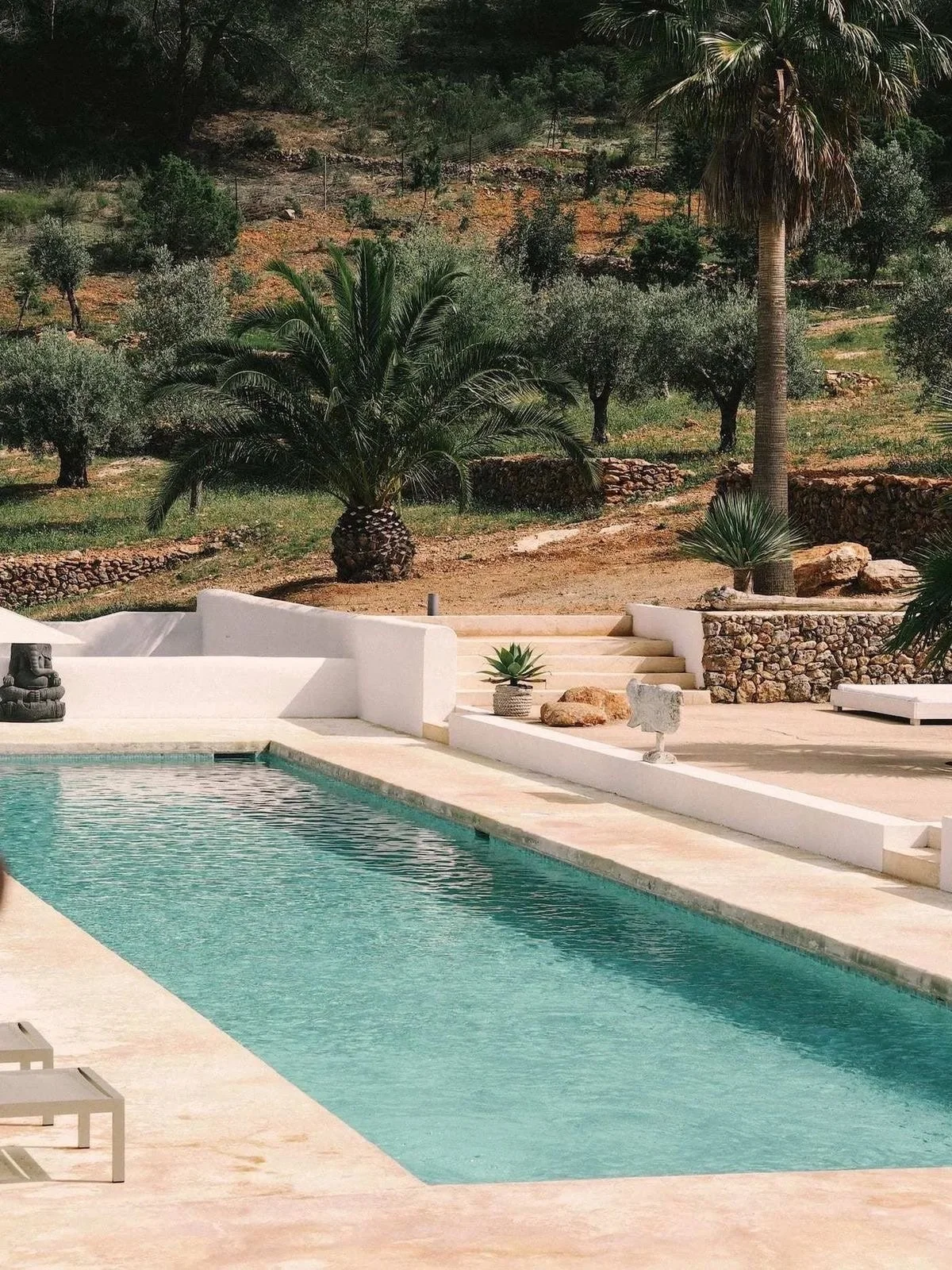 Above the hills, along the blue

#oceanictears 

Credit: flash anthology