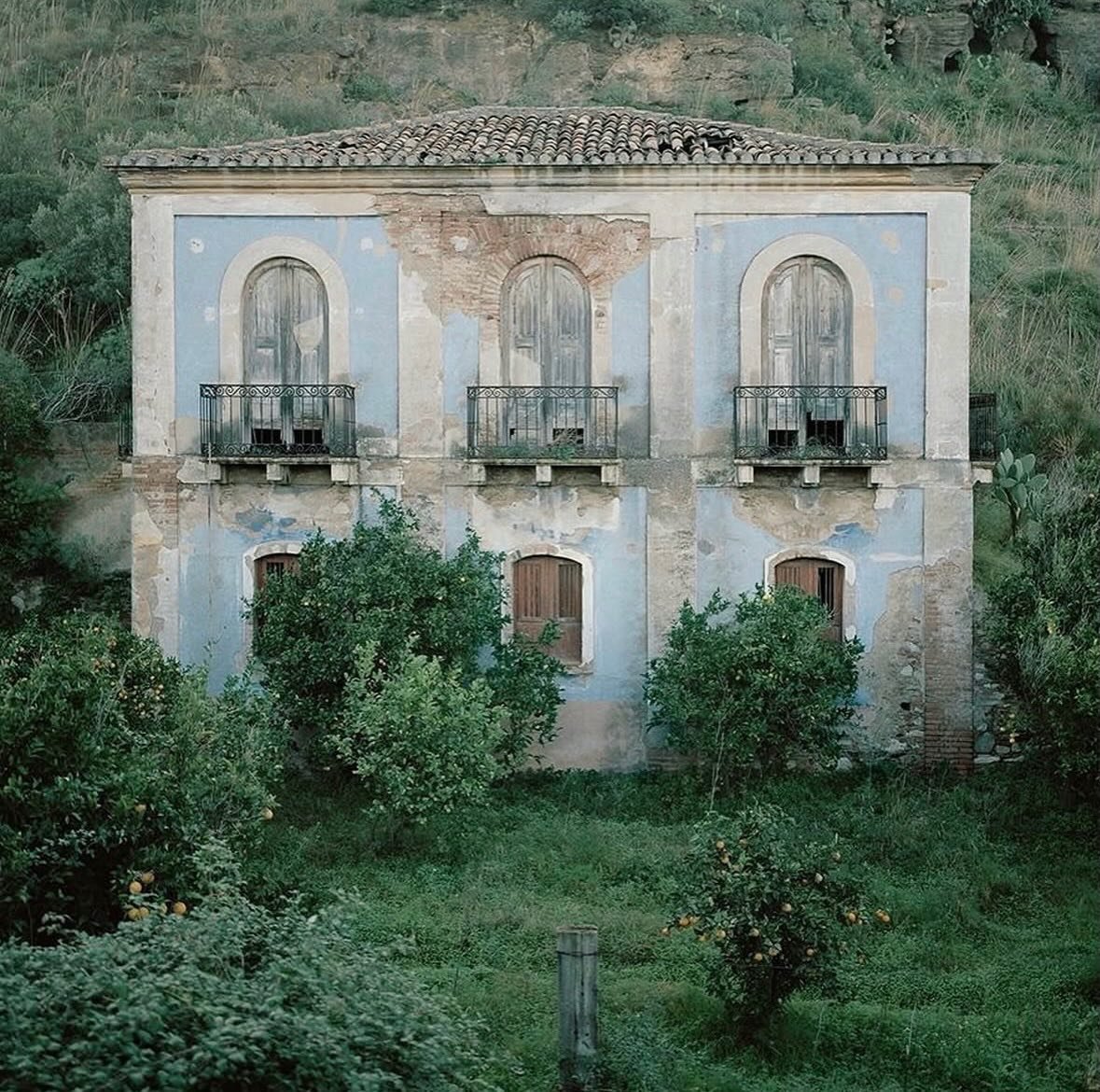 La Cassetta Blu 

#galleryazulis

by unknown