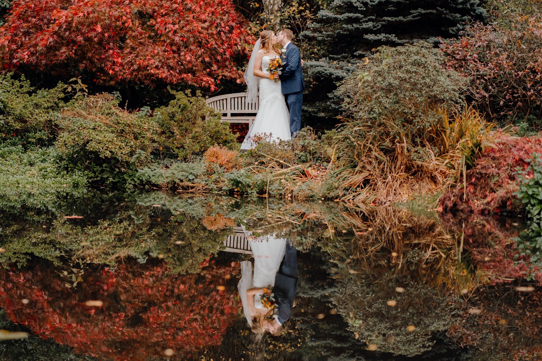 Rachael &amp; Kyles Wedding 😍

I was lucky enough to be apart of Rachael &amp; Kyles wedding at @rivervalebarnweddings  and they picked my favourite time of year to photography...Autumn! 
I absolutely love the mix of colours you get 😍

Thank you fo