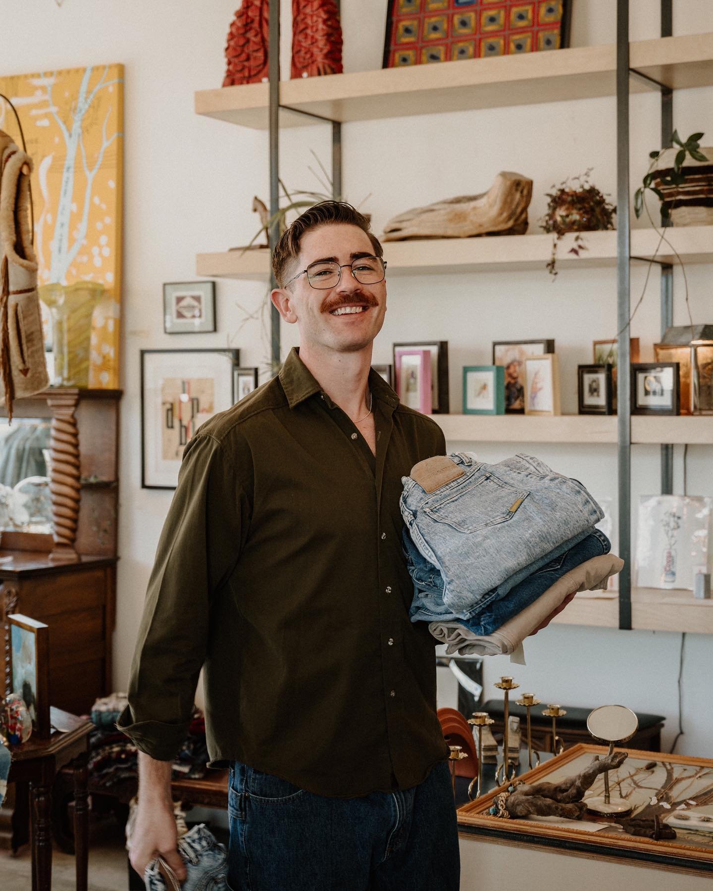 Don&rsquo;t you just love it when you meet a new person and immediately feel like we&rsquo;ve known each other forever haha. Cody, thank you for letting me capture some gorgeous photos of your beautiful store! Can&rsquo;t wait to do this again and y&