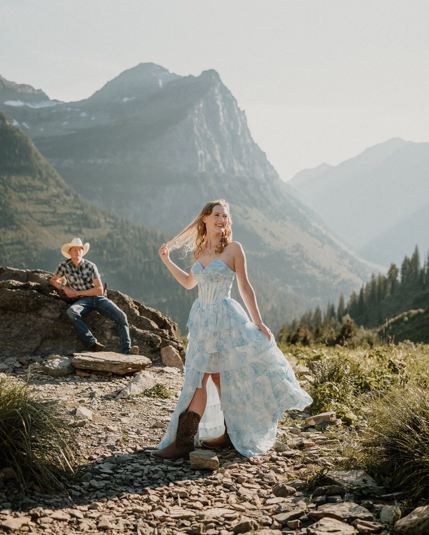 A magical sunny engagement in Glacier National Park 🏔️
.
.
.
.
#montanaelopement #montanaweddingphotographer #montanaelopementphotographer #glaciernationalpark