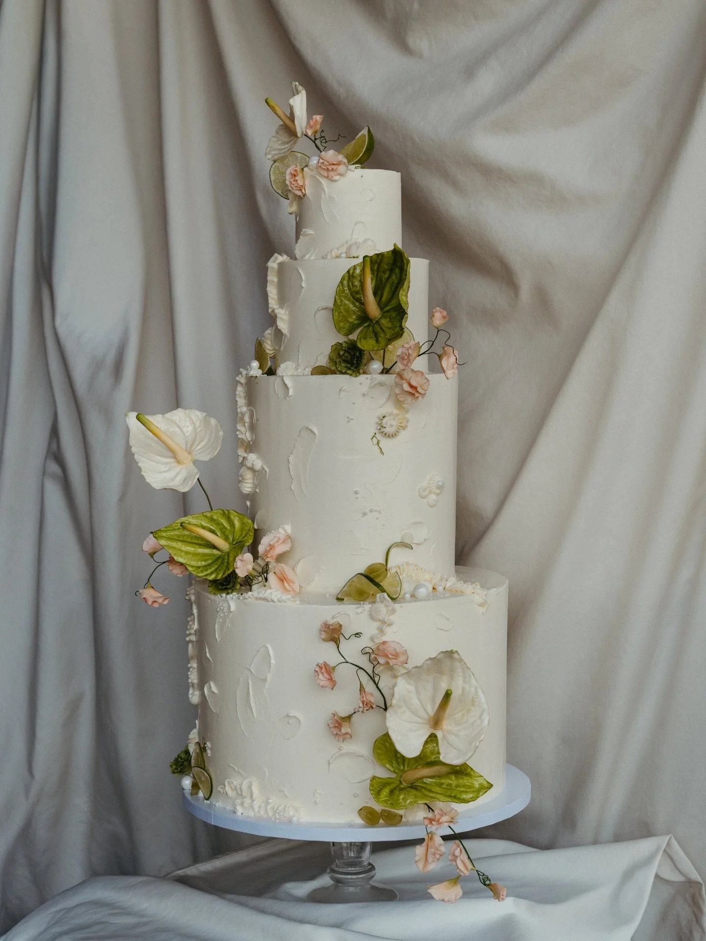 A moment for this masterpiece by @thecakegirlwhitefish 🥹✨

#glaciernationalparkwedding
#glaciernationalparkphotographer
#glacierparkelopementphotographer
#montanaelopementphotographer 
#montanaweddingphotographer

| montana photoshoot | montana brid