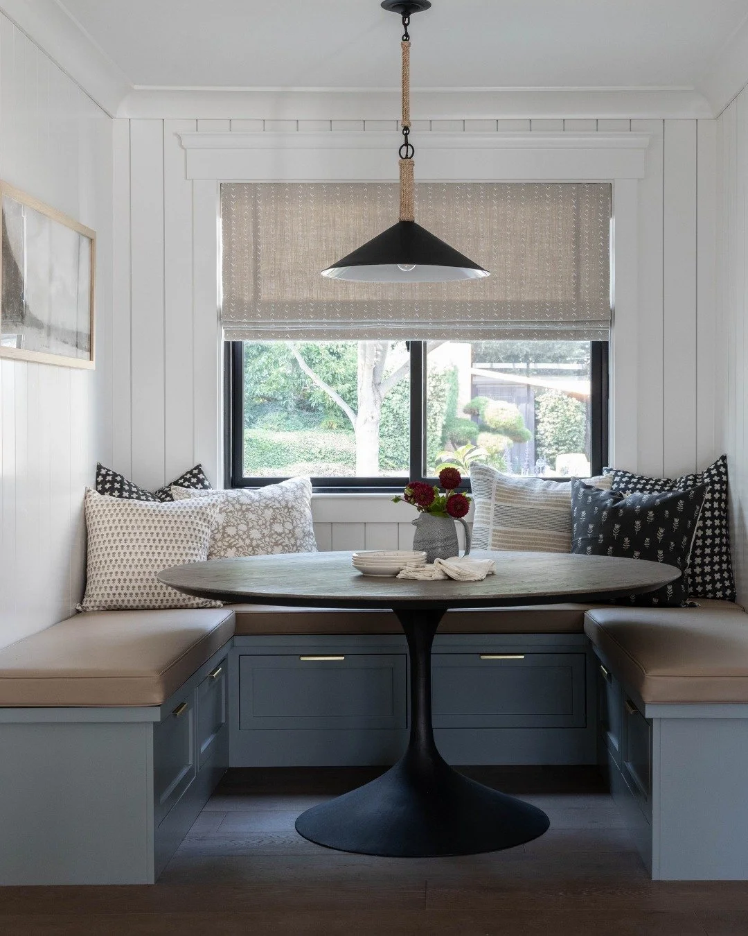 We have a feeling this breakfast nook is everyone's favorite seat in the house. ☕️

Photography: @sencreativeco

#bayareahomes #southbayinteriordesign #breakfastnook #customhome #interiordesign