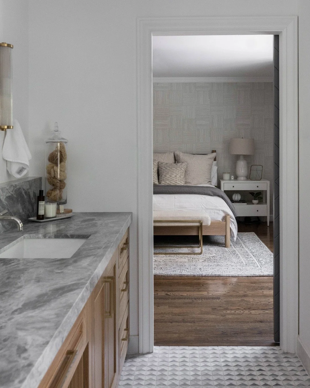 When the bedroom and bath speak the same design language. 🤍

Photography: @sencreativeco

#primarysuite #bedroomdesign #bathroomdesign #custominteriors #californiadesign