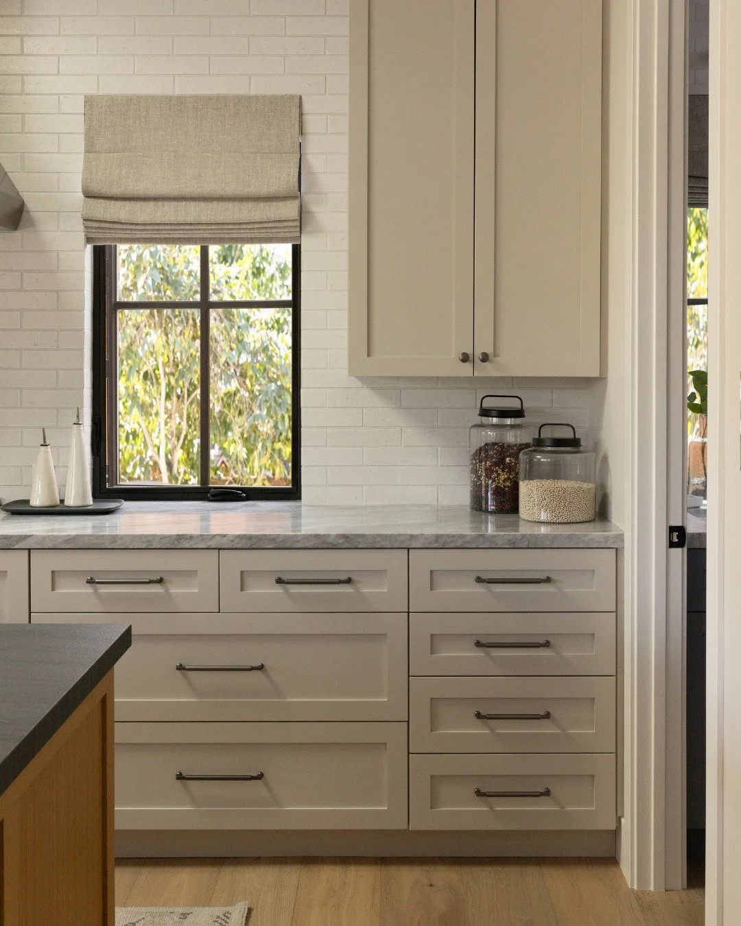 It&rsquo;s all in the cabinetry details. Inset cabinets, a mix of knobs and pulls, and thoughtful storage were all designed around how our clients use the space day to day. ✨

Photography: @sencreativeco

#customcabinetry #kitchendesign #customkitche