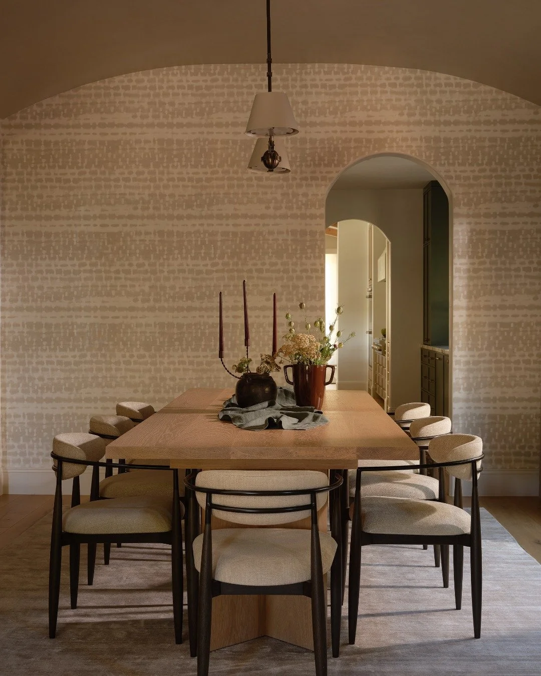 The dining room of our #MediterraneanRevival project is probably one of my favorite spaces in the house. 🤎

We wrapped the room in this gorgeous patterned wallpaper and let that set the tone for everything else. Warm wood, tailored dining chairs, an