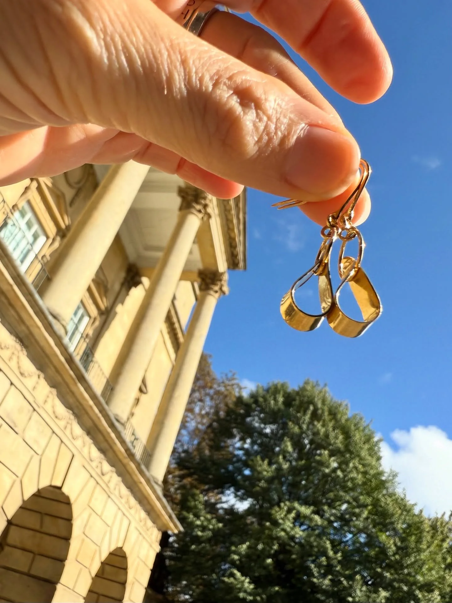 tears
#silversmith #silver #handmade #madewithlove
#jewellery #contemporaryjewellery #ethicaljewellery #silversmith #jewellerydesign
#uniquejewellery #modernjewellery 
#gold #fairminedgold #goldtobeproudof #madetoorder #shopsmall #shopindependant