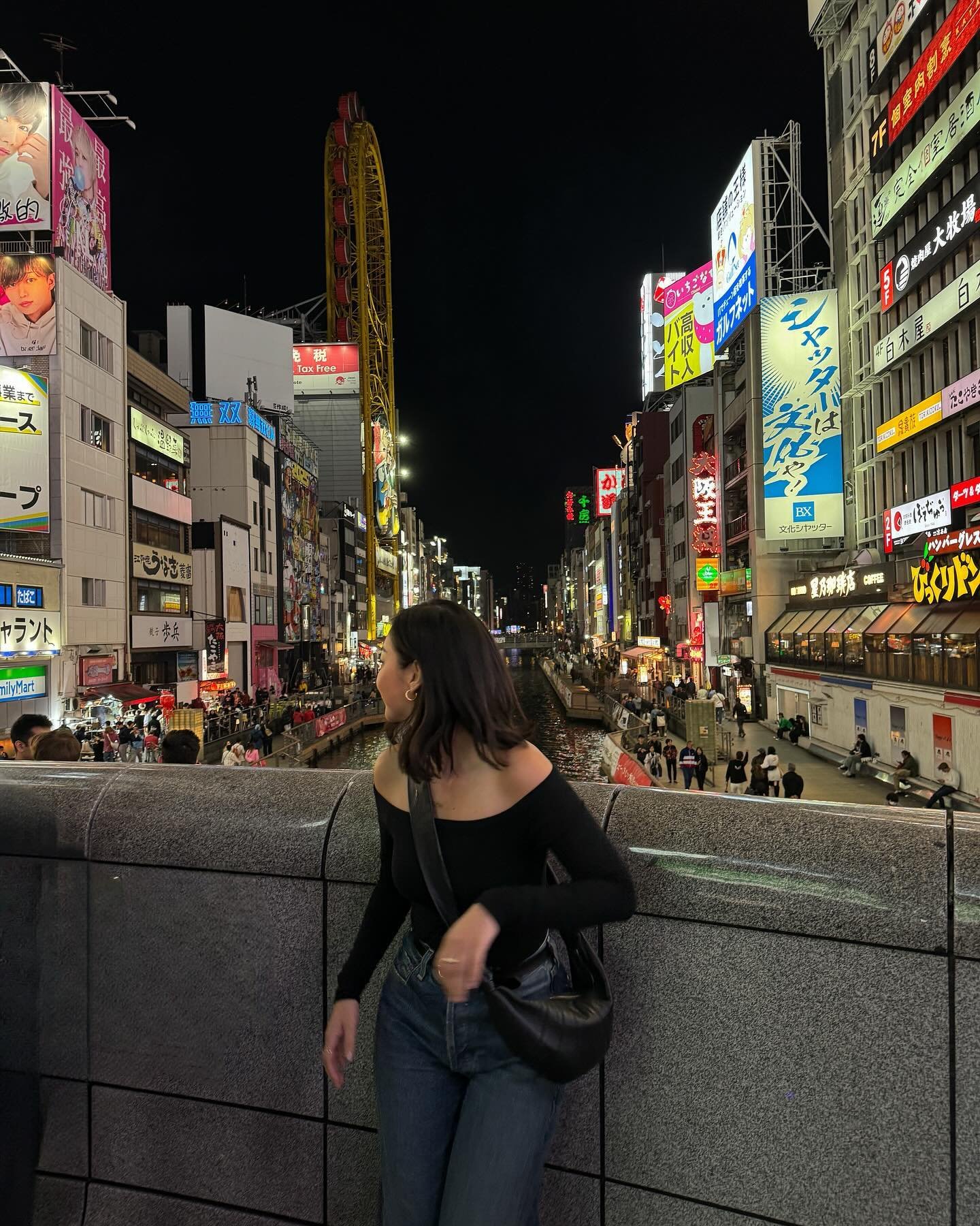 First time in japan and wondering what took me so long 😭 1 night in osaka roundup:
1-3. strolled the dōtonbori canal 
4. had dinner at robatayaki mizukakechaya (food was decent, vibes were great, and there was no line)
5. WE LOVE TAKOYAKI
6. osaka&r