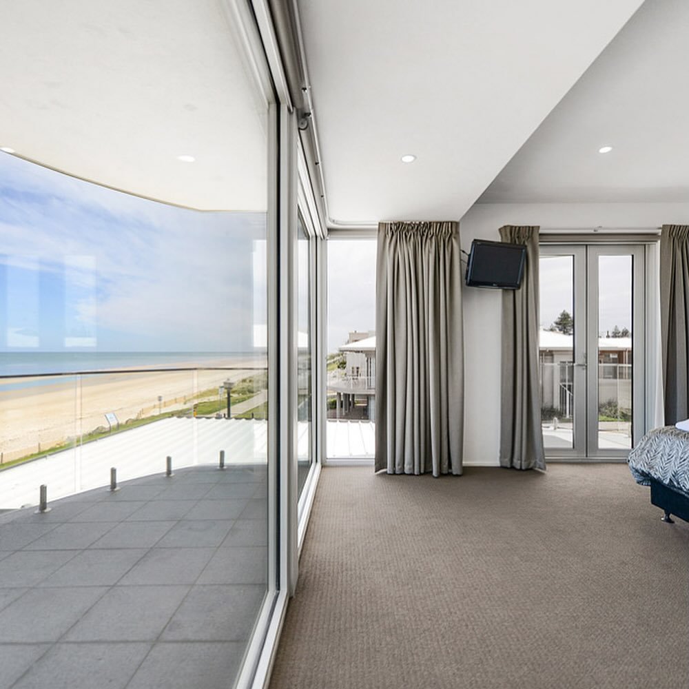 Tuesday Tour - THE PROMENADE, Esplanade Henley Beach

8 Guests
4 Bedrooms
5 Beds
3 Bathrooms

** LIV Golf Vacancy - Price Reduced **

To Book - https://www.booking.eliteaccommodation.com.au/en/467071/the-promenade&mdash;beachfront-in-henley-beach?arr