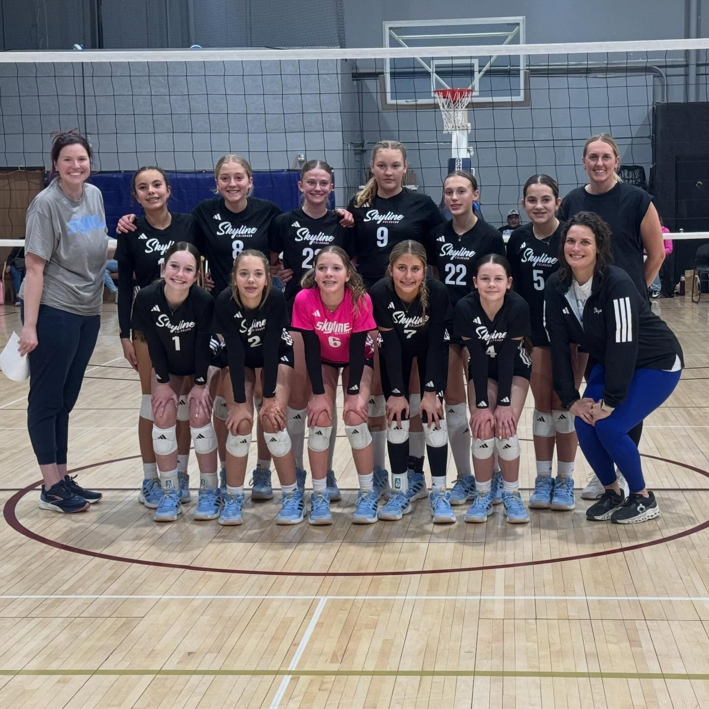 Congrats to 13 Royal on their first pin of the season after an undefeated day at @rmrvolleyball Friendship 1! Go Skyline!! 💙🖤