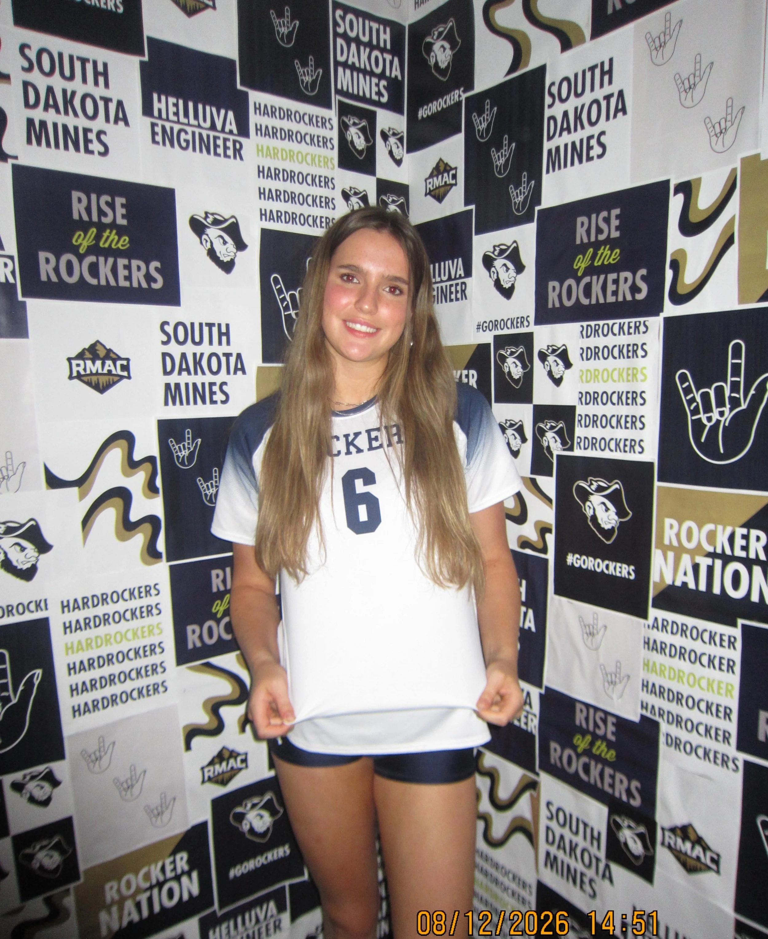 @coskylinejrs alumni @brygo14 representing @hardrockervb 🤍💙