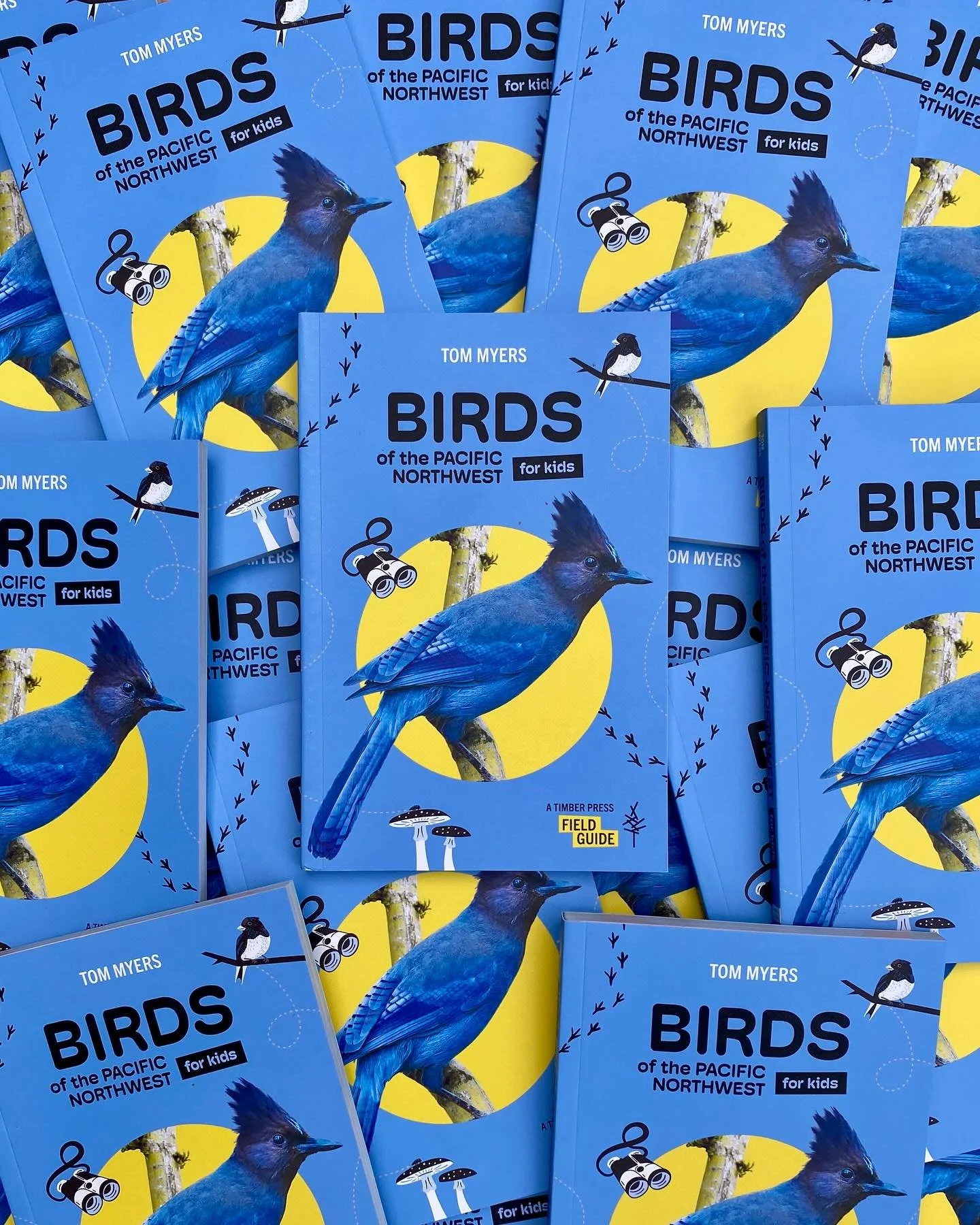 It&rsquo;s publication day! 
&ldquo;Birds of the Pacific Northwest for Kids&rdquo; is out today, October 14th, from @timberpress 😎 

Featuring information about 300 species, with 334 beautiful photographs from 60 generous photographers, and wonderfu