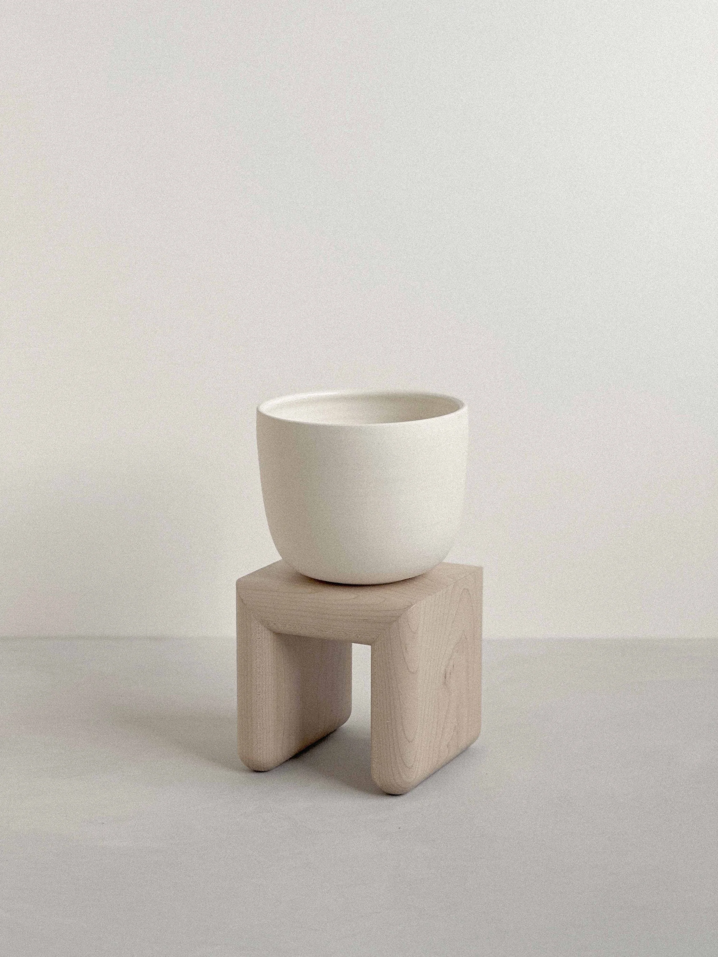 Sarah_Lesher_Dunes_Supported_Vessel_Small_Natural_3qtrView_PhotoCredit_Sarah_Lesher_Web.jpg