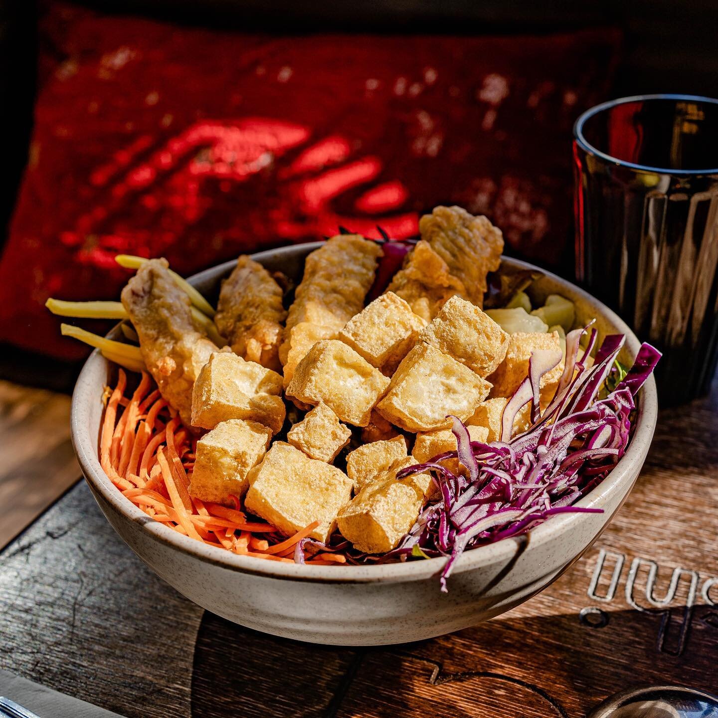 67. Poke Thai with Tofu and Taro 🌱 

Vegetarian options? We got you covered!! Order now at @shushuthai 
_ _ _ _

Options v&eacute;g&eacute;tariennes?  Nous avons ce qu'il vous faut !! Commandez maintenant &agrave; @shushuthai 
.
.
.
.
.
#shushuthai 