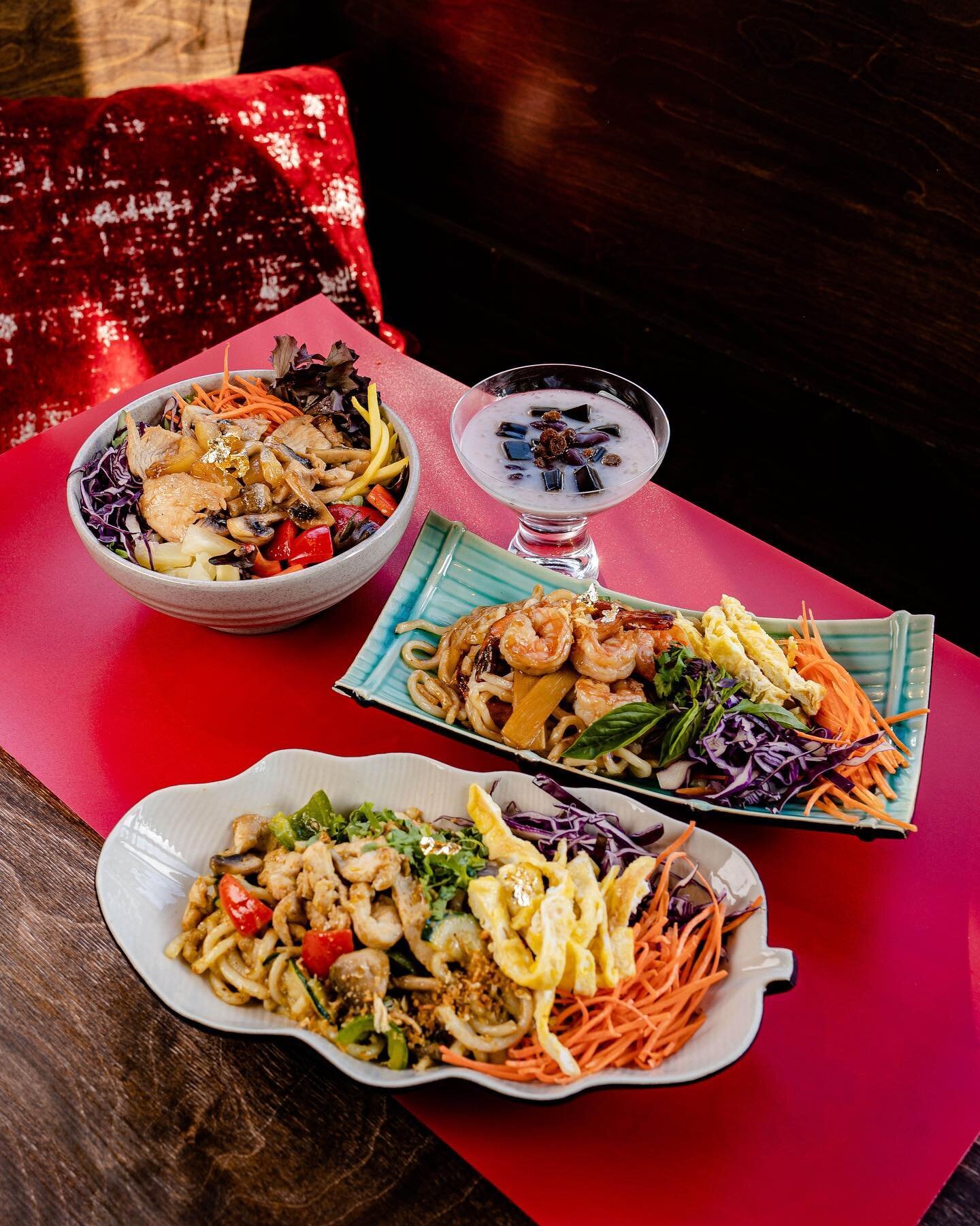 Sabai dee mai? Chilly day isn&rsquo;t it? No worry, we gotchu! Come and dine in with us for some hot and steamy plates that will warm your soul 🥰👐
.
.
.
.
.
#shushuthai #shushumontreal #thaifood #mtlthaifood #mtlmoments #mtlfoodie #mtlfood #mtlblog