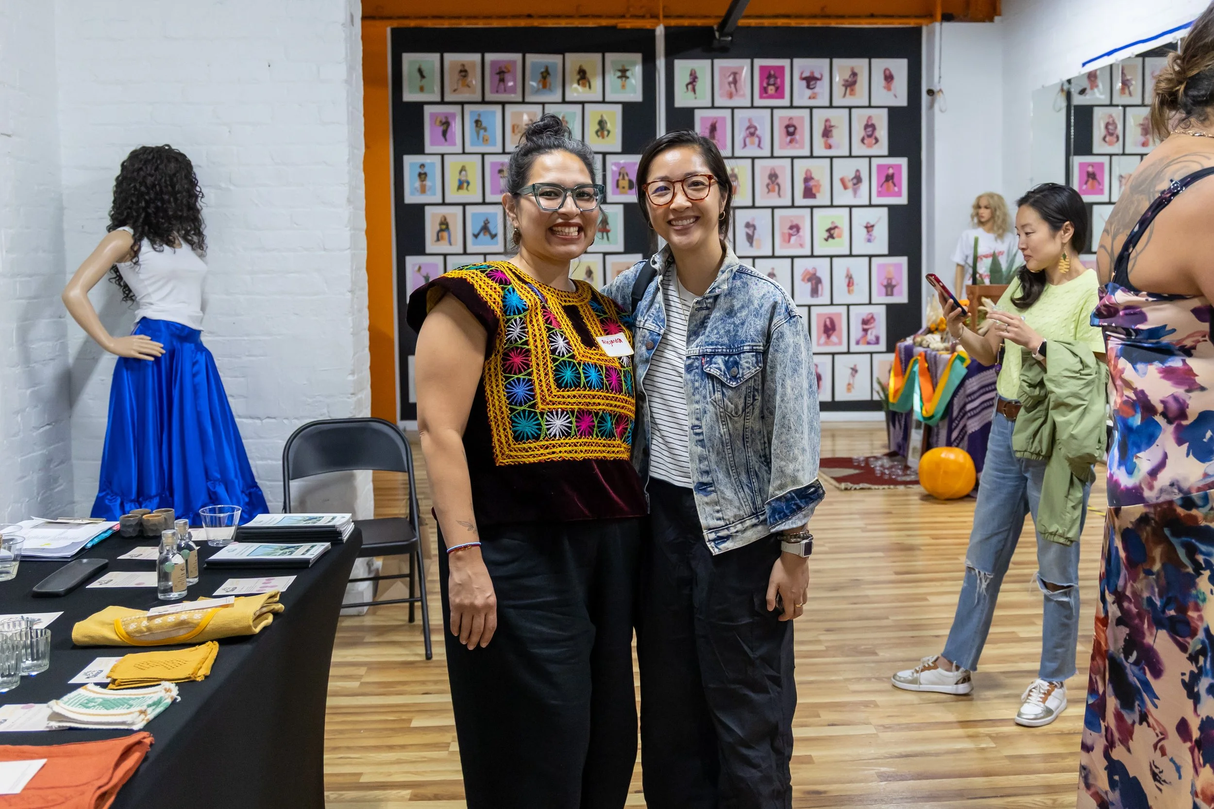 Two Gala-Guetza guests pose for a photo. 